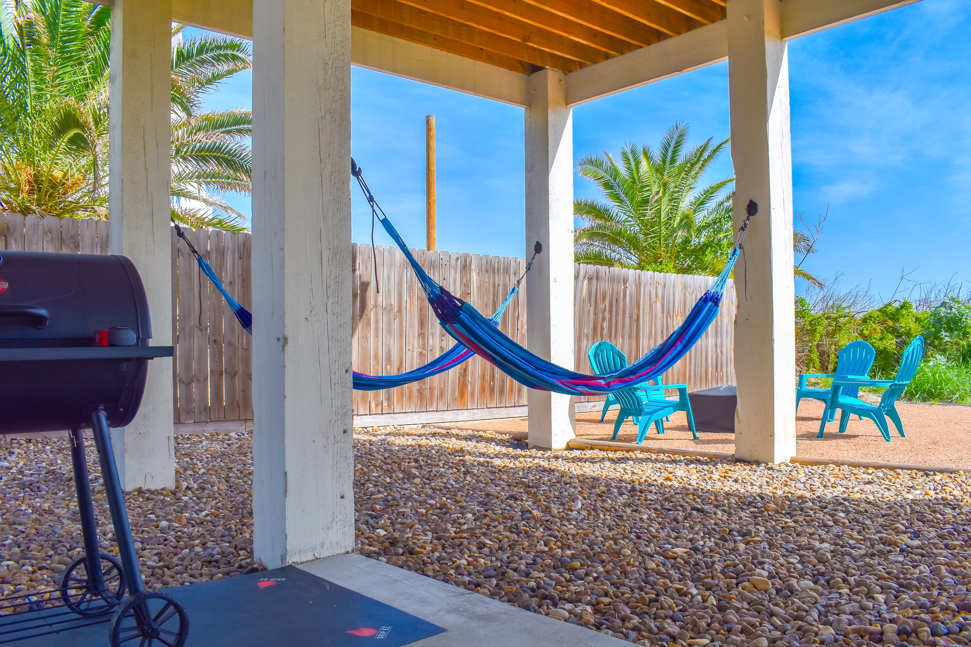 Exterior | Hammocks