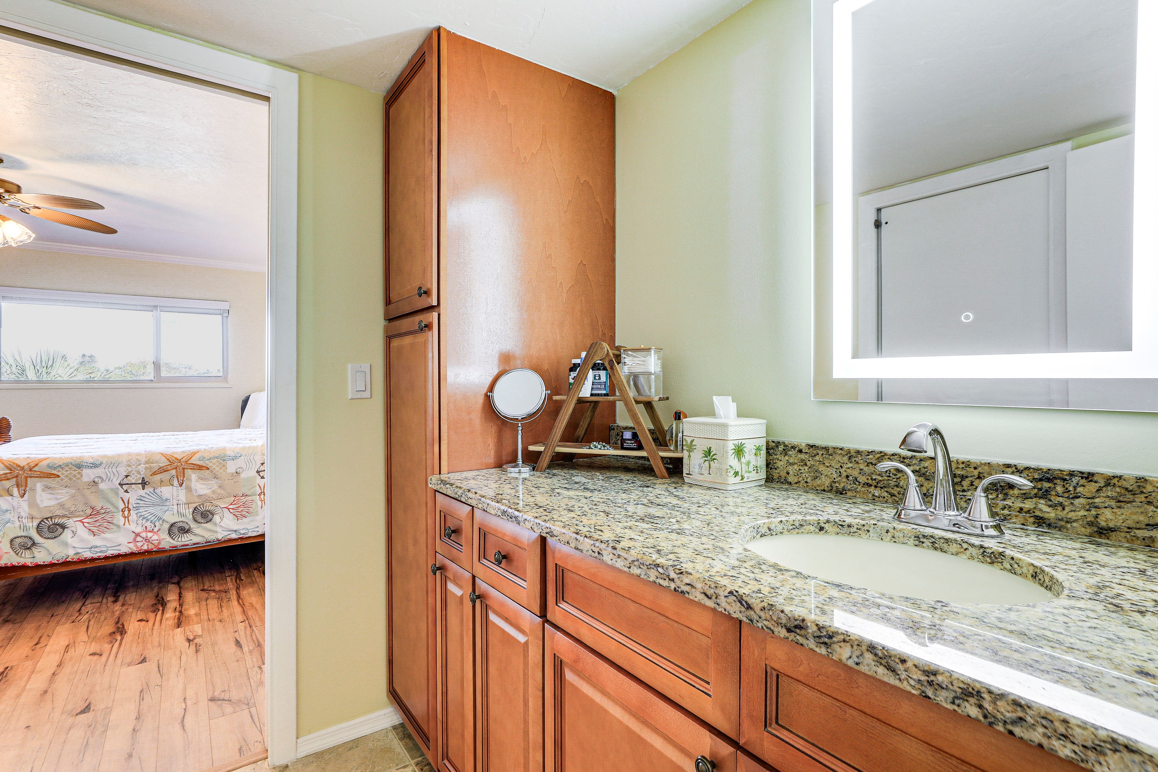 Full Bathroom | Towels Provided | Hair Dryer