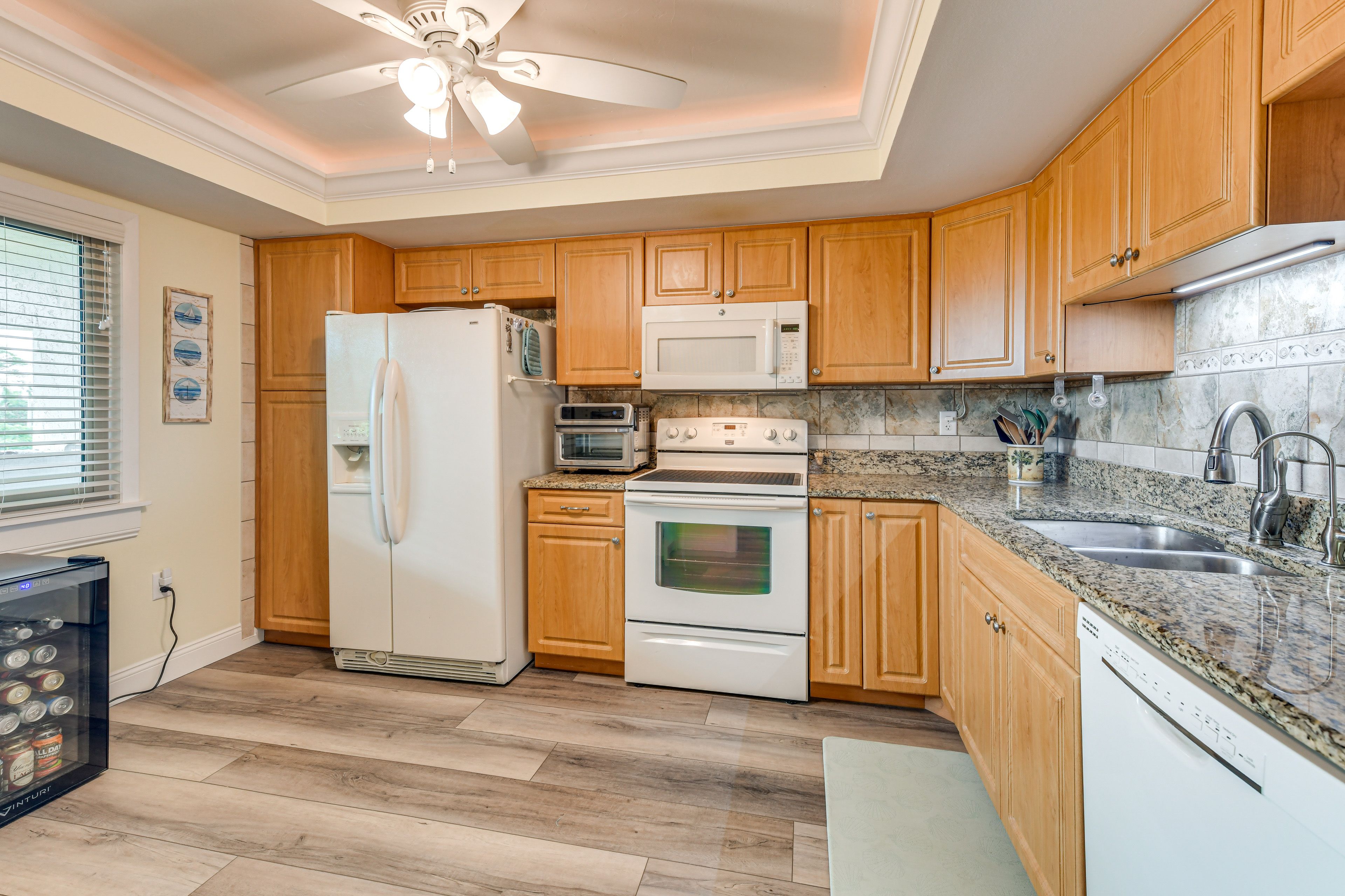 Kitchen | Crockpot | Toaster | Blender