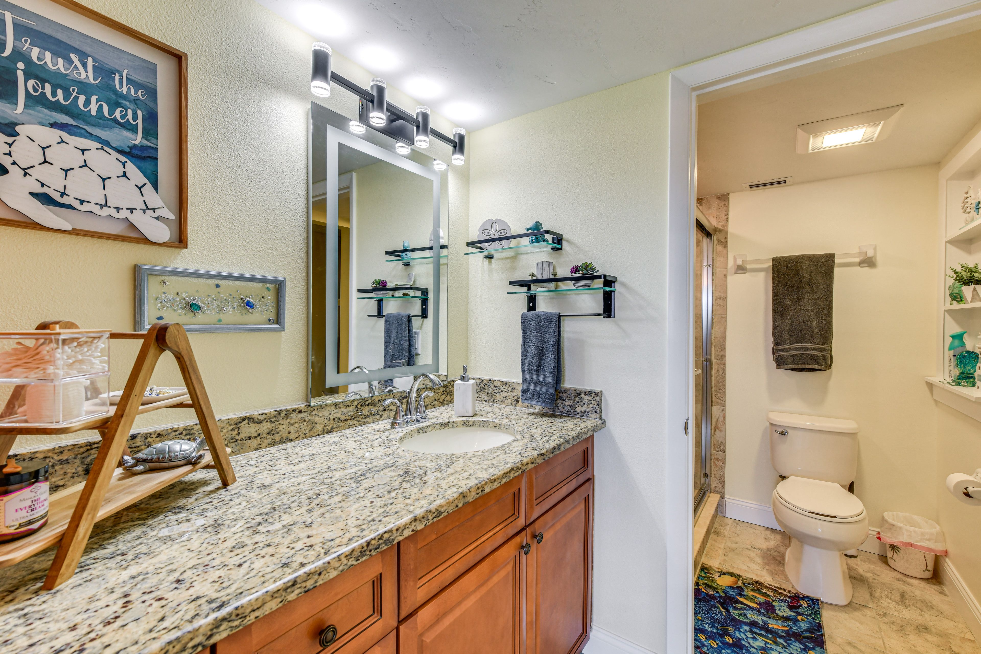 Full Bathroom | Towels Provided | Hair Dryer