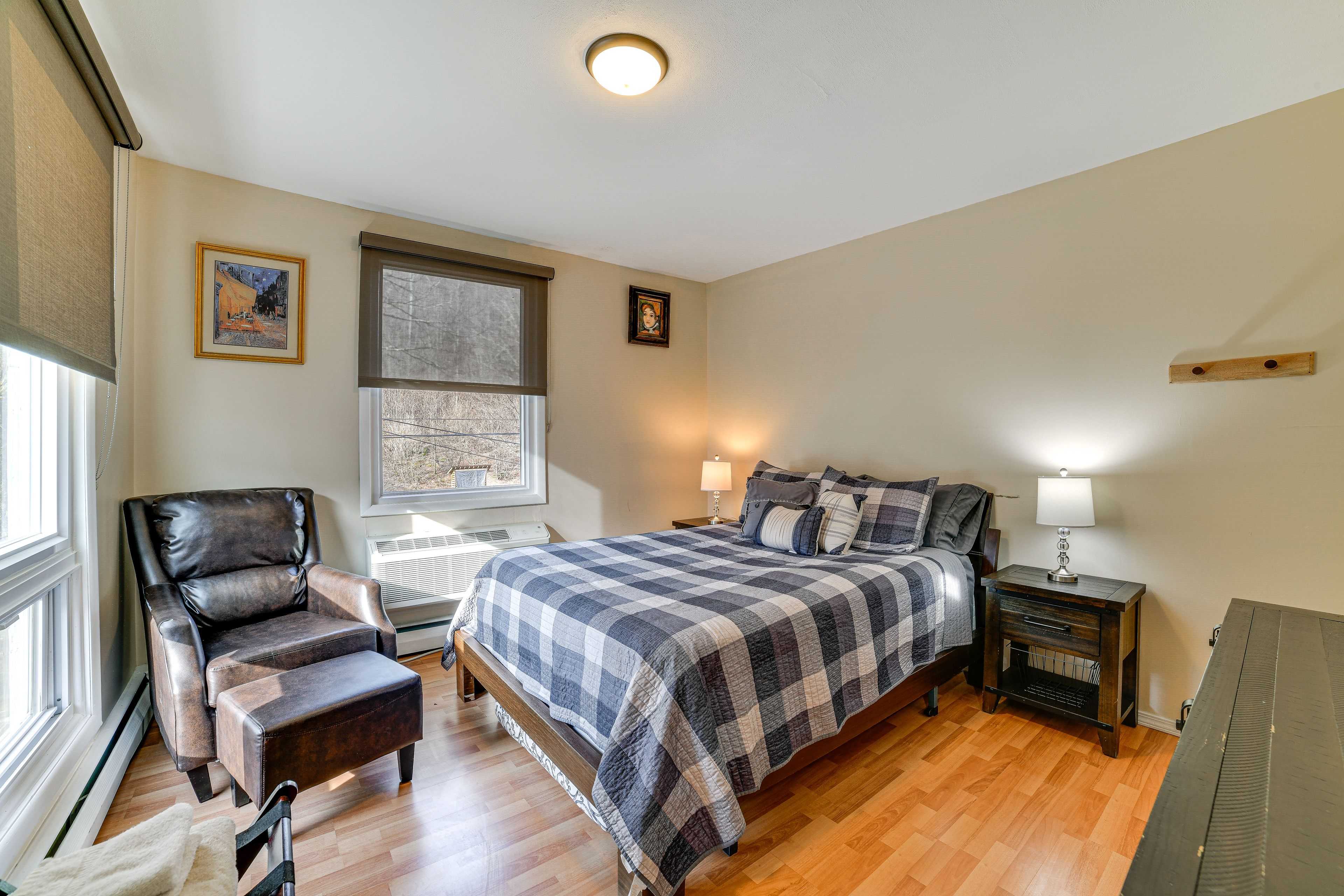 Bedroom 2 | Top Level | Queen Bed