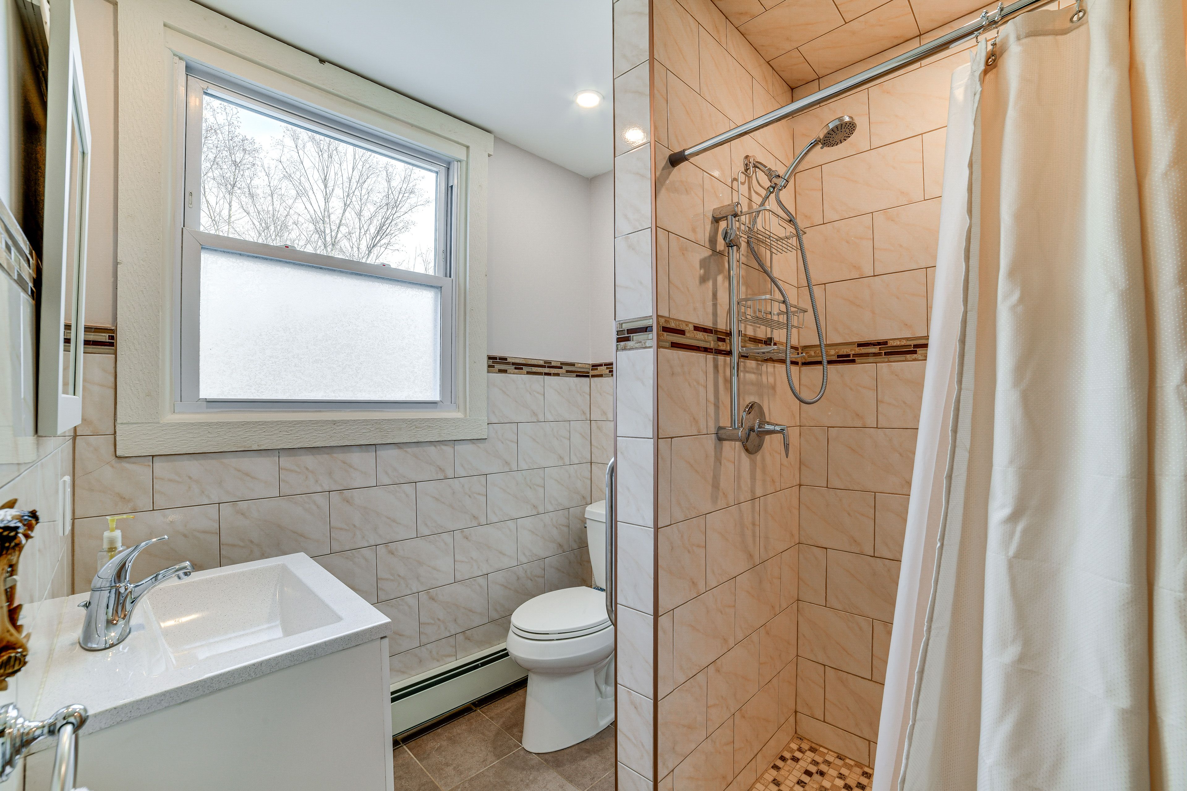 En-Suite Bathroom | Top Level | Towels Provided
