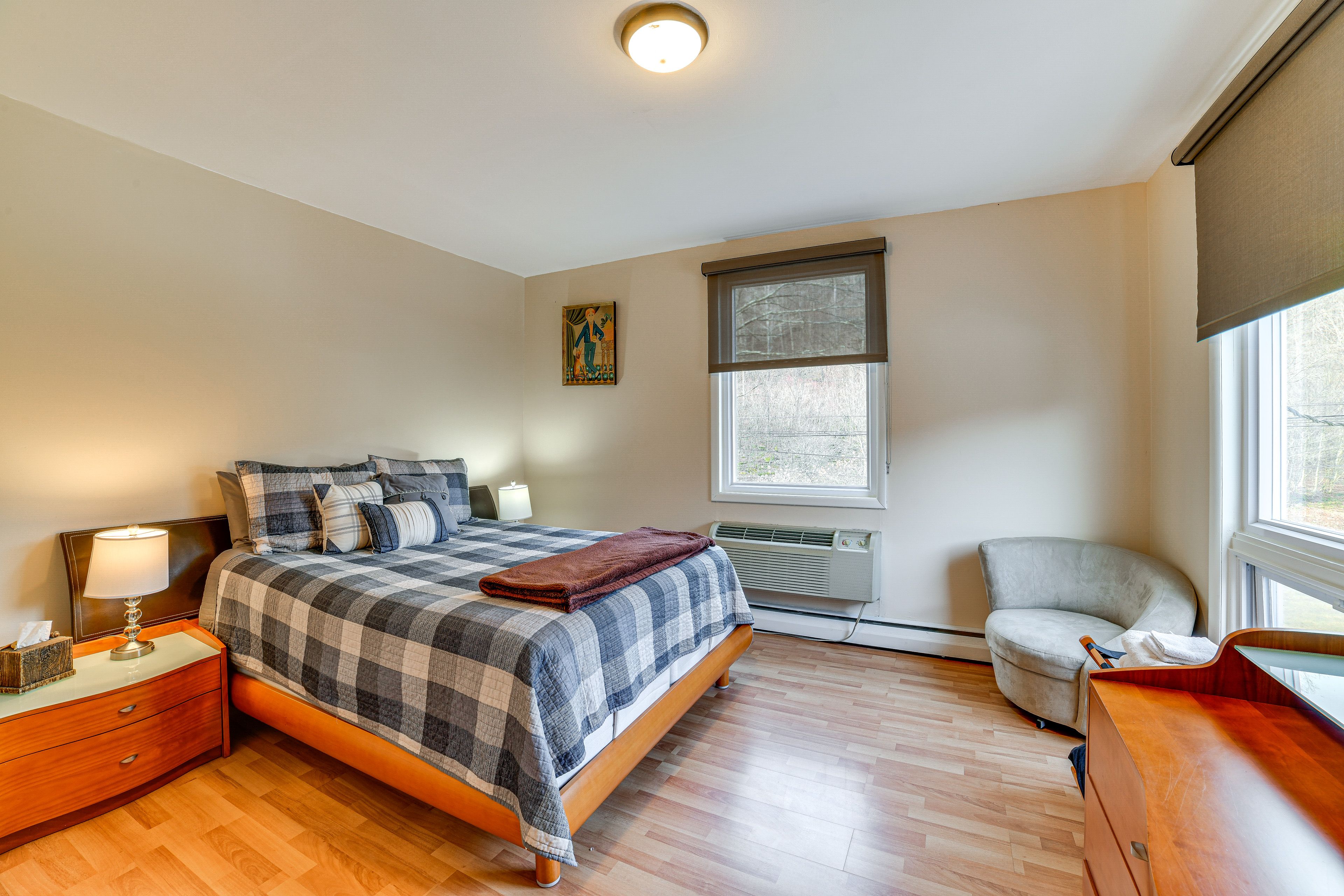 Bedroom 1 | Top Level | Queen Bed | Linens Provided