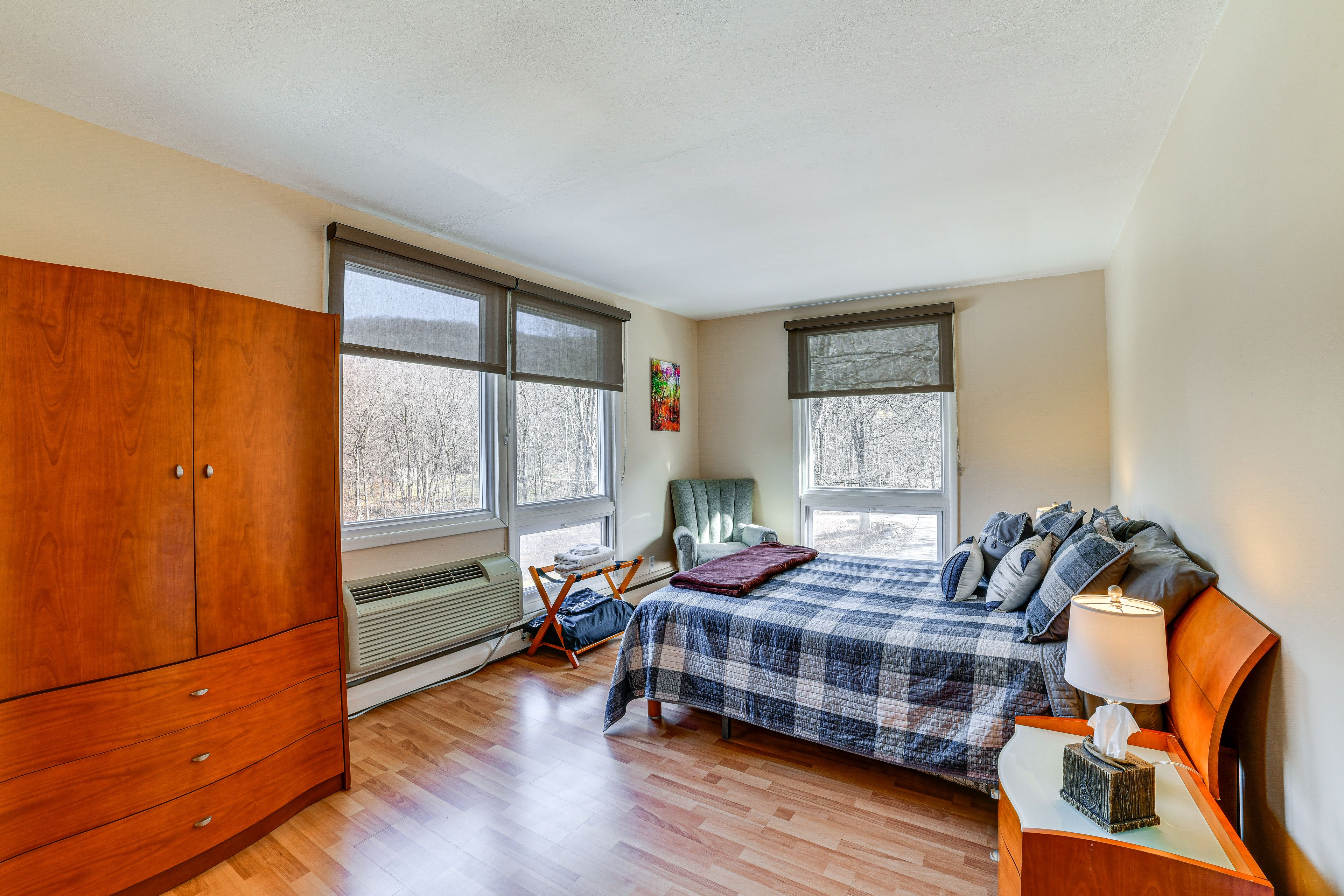 Bedroom 5 | Top Level | Queen Bed