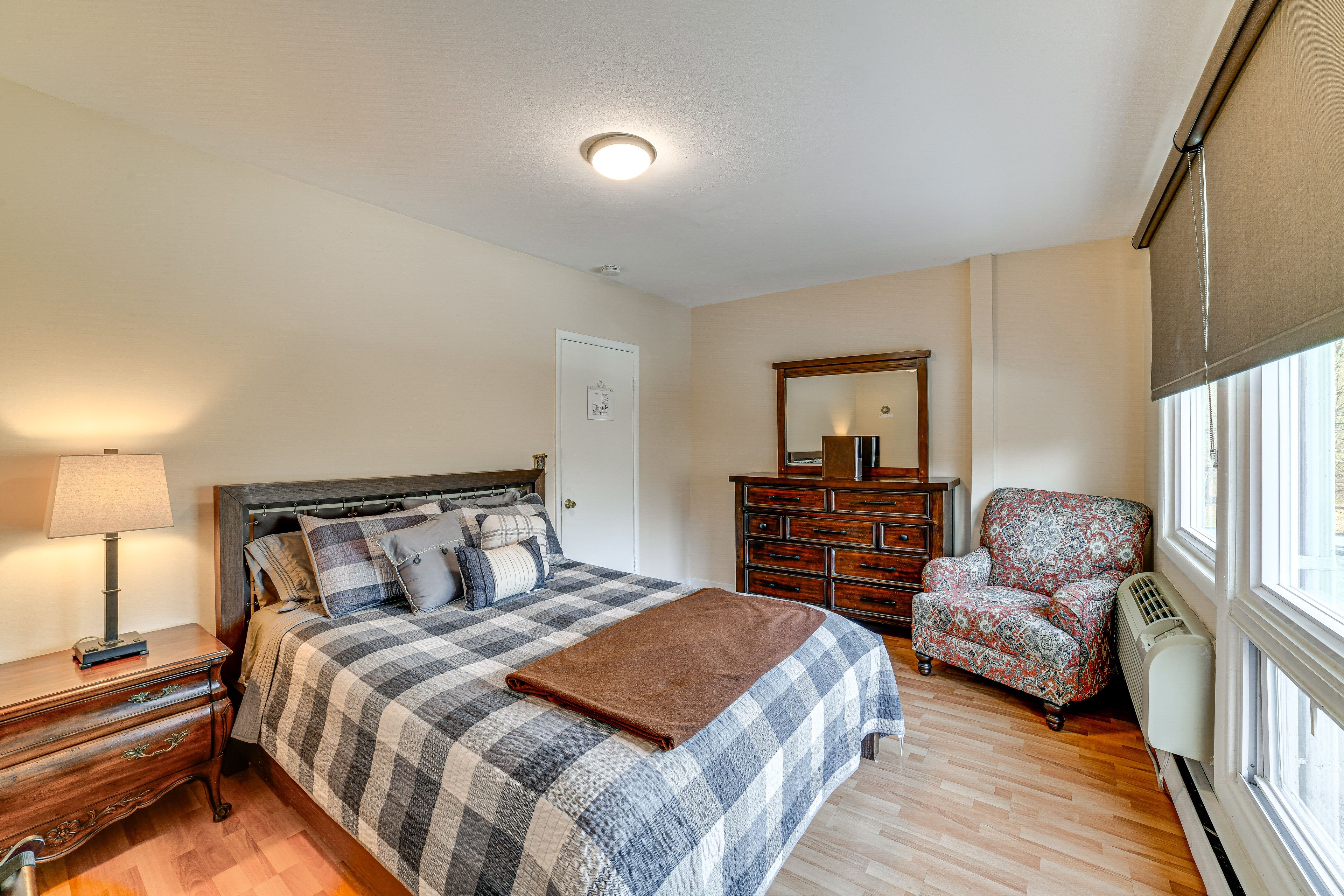Bedroom 3 | Top Level | Queen Bed
