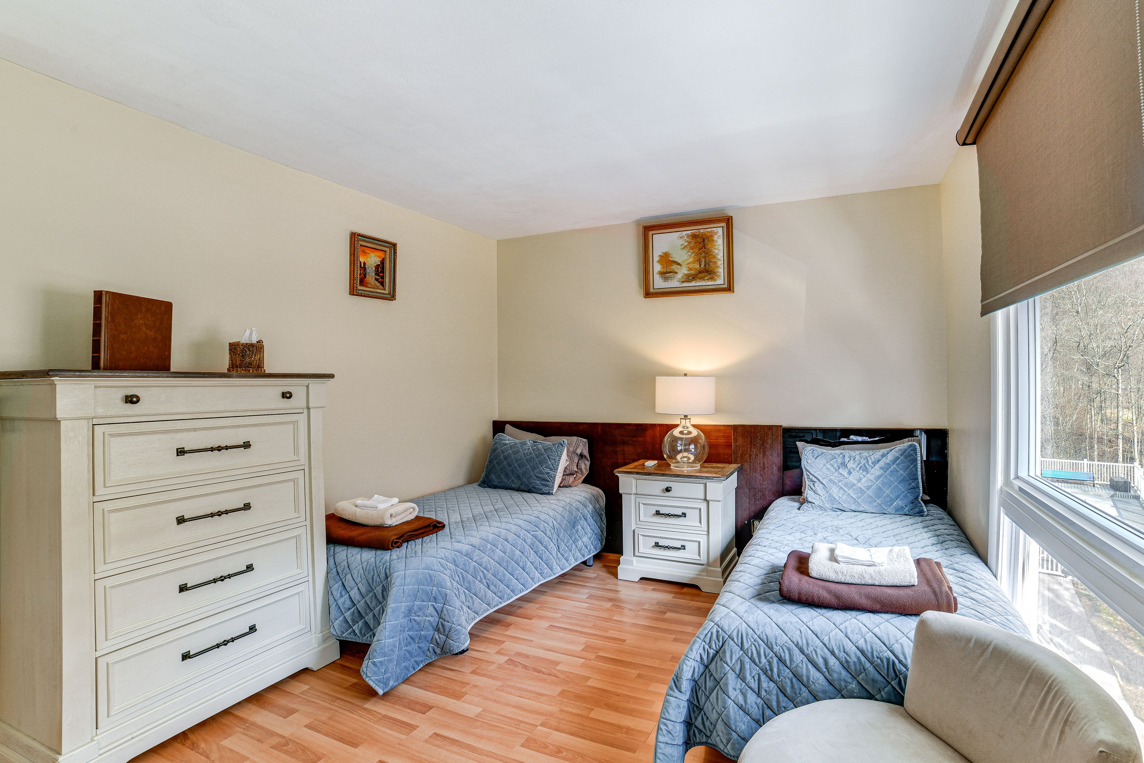 Bedroom 6 | Top Level | 2 Twin Beds