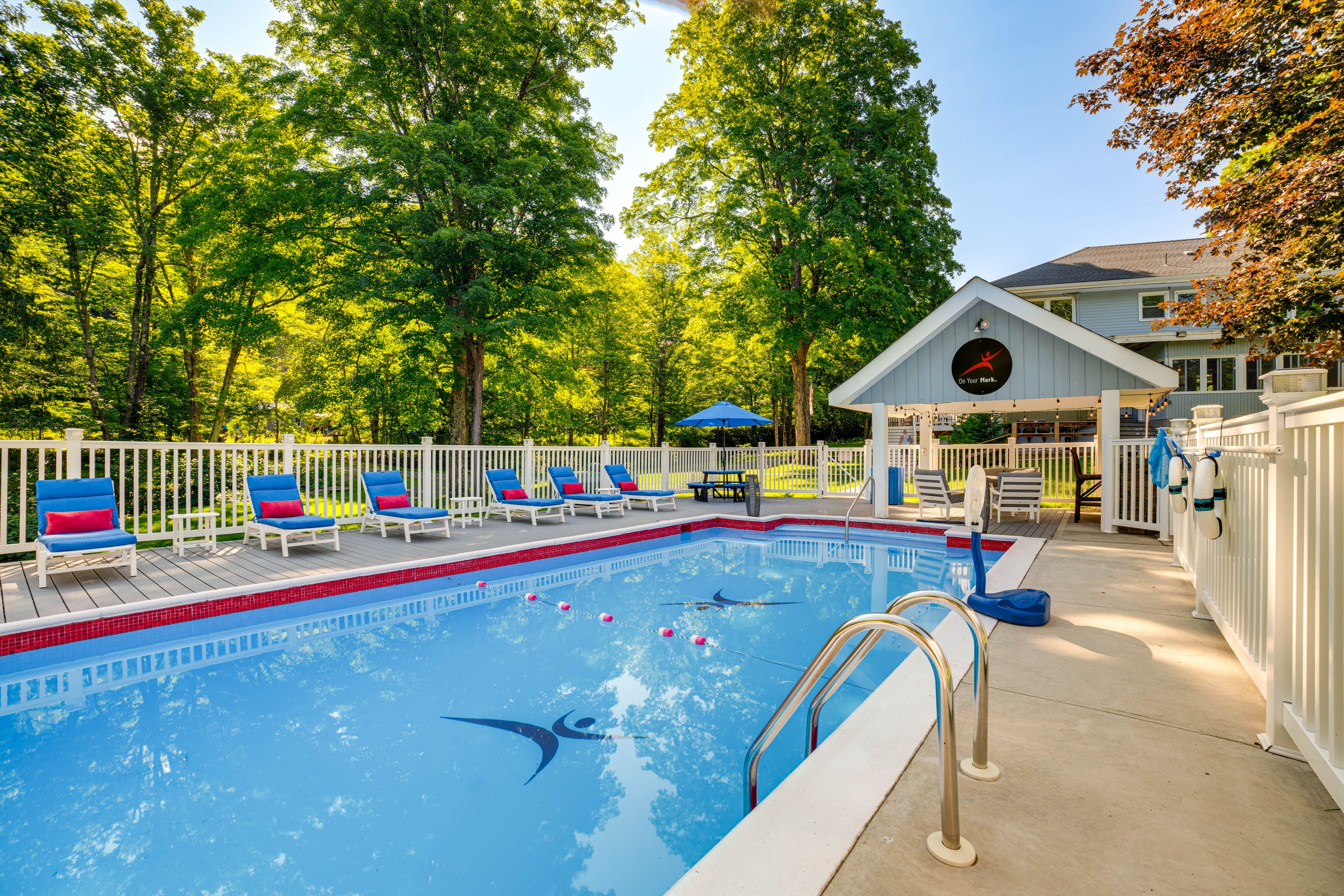 Outdoor Pool (Memorial Day-Labor Day) | Sauna