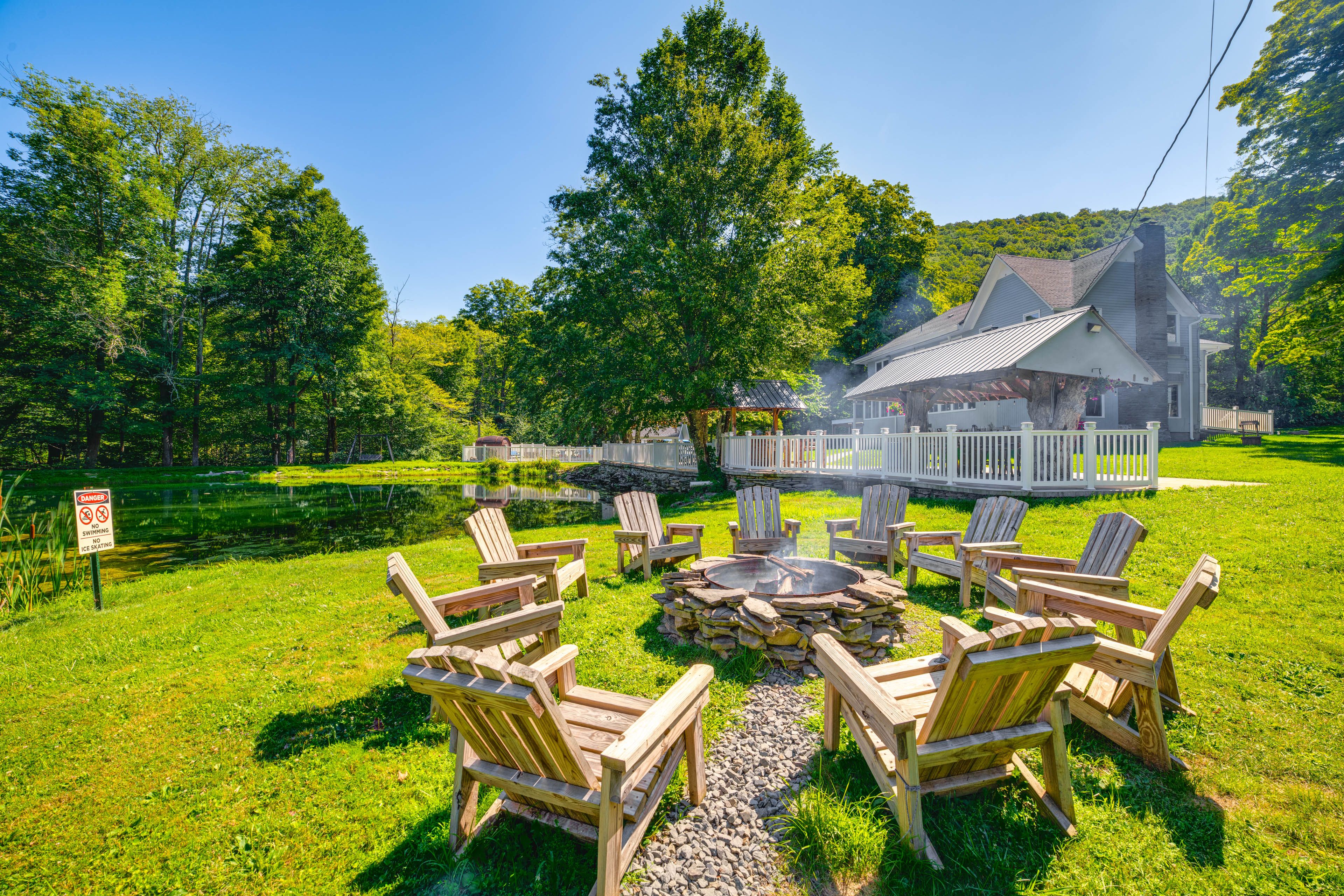 Roscoe Vacation Rental | 12BR | 13BA | 1 Step to Enter | 8,500 Sq Ft