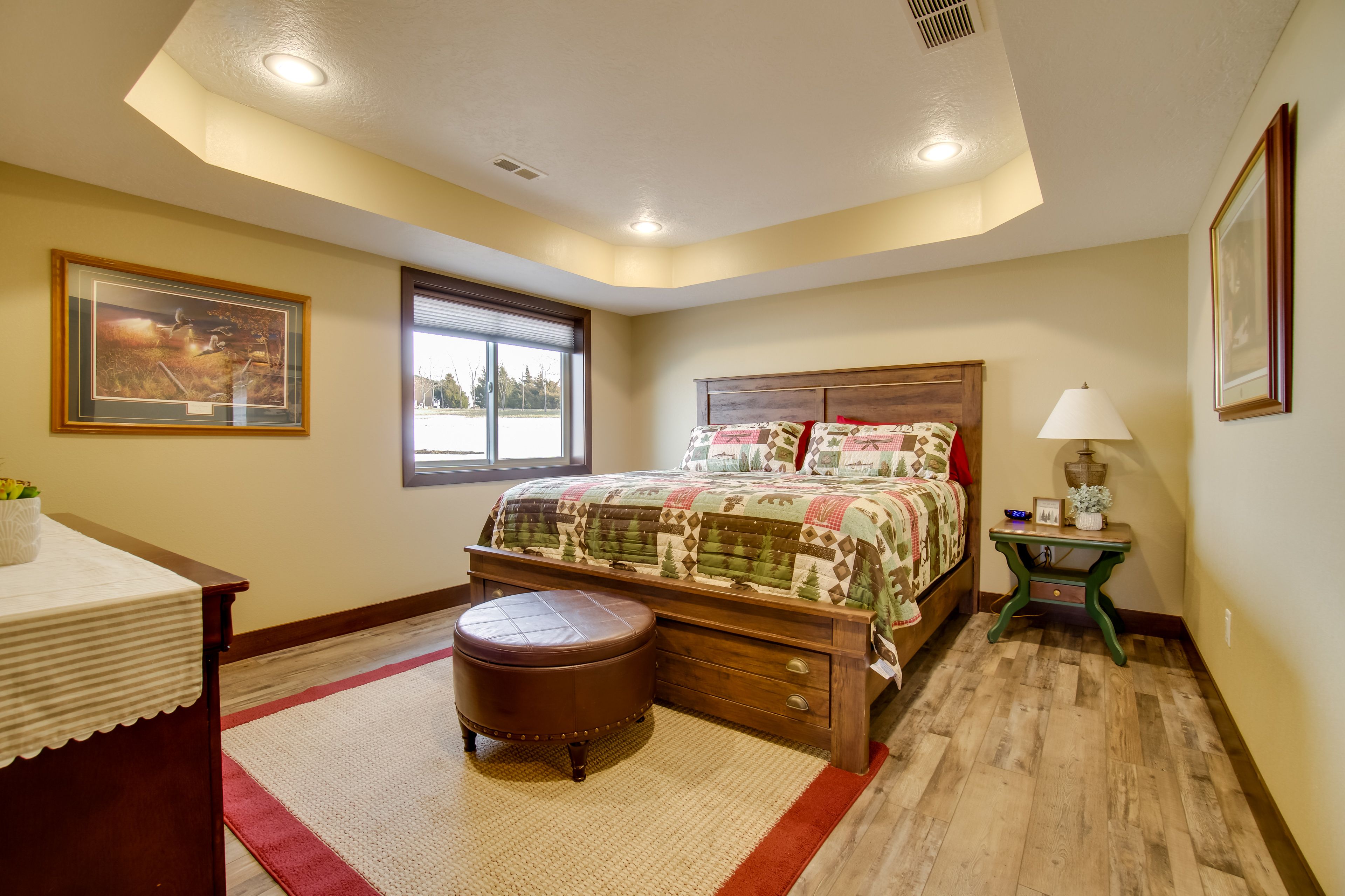Bedroom 1 | King Bed | Linens Provided | En-Suite Bathroom | 1st Floor