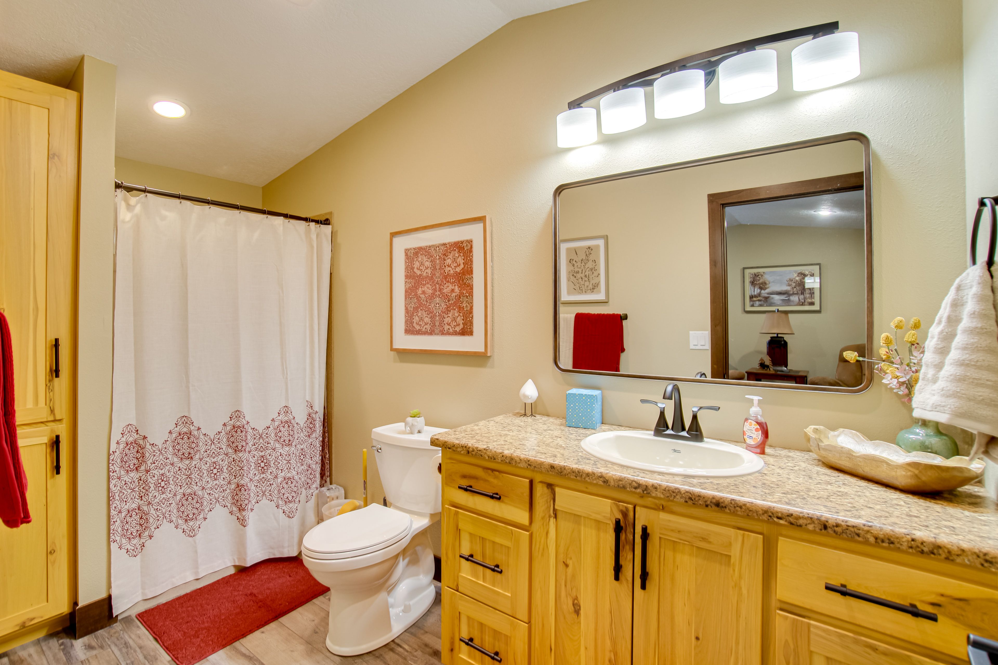 Full Bathroom | 2nd Floor