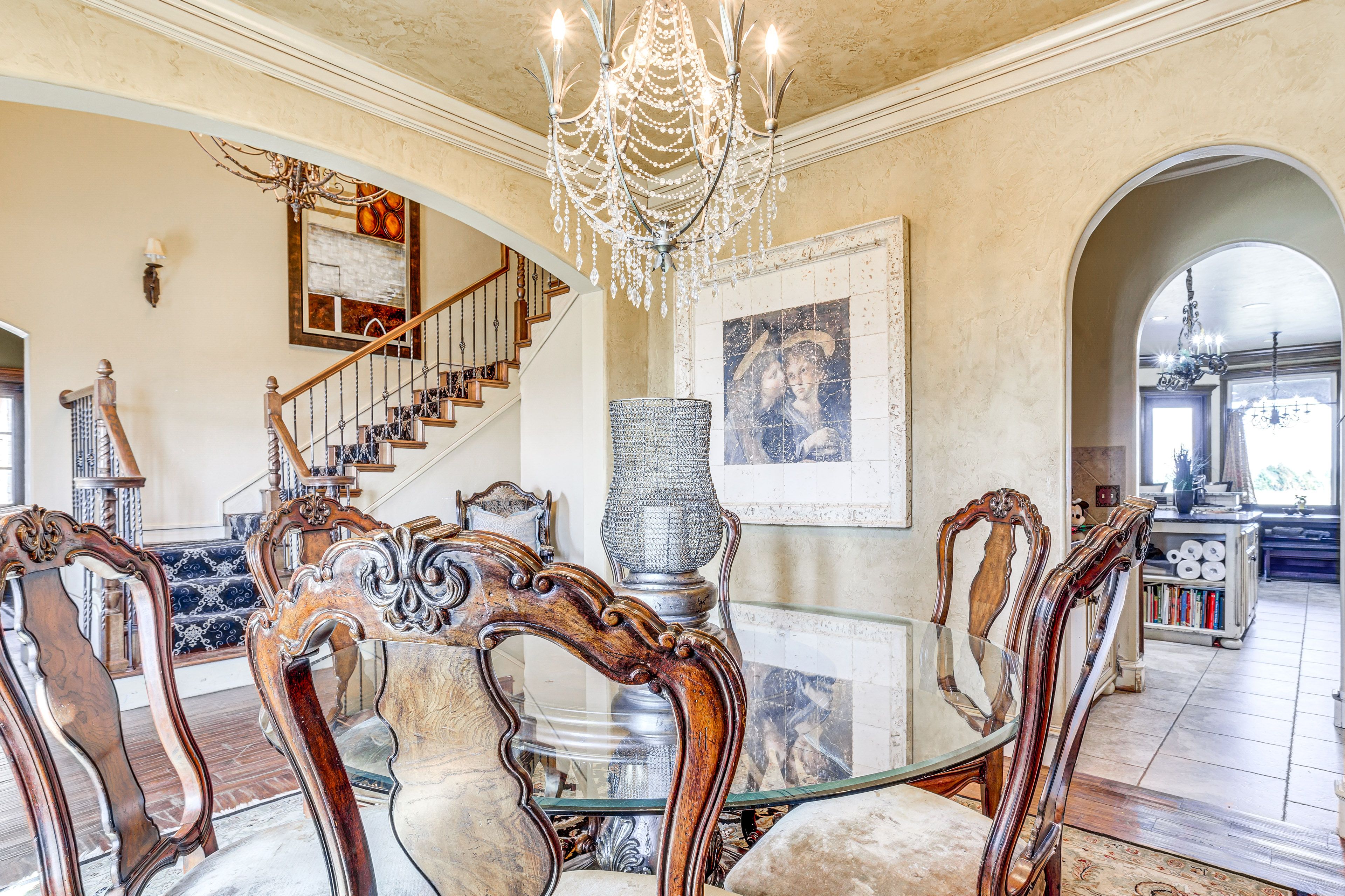 Dining Area | Dishware/Flatware Provided | 1st Floor