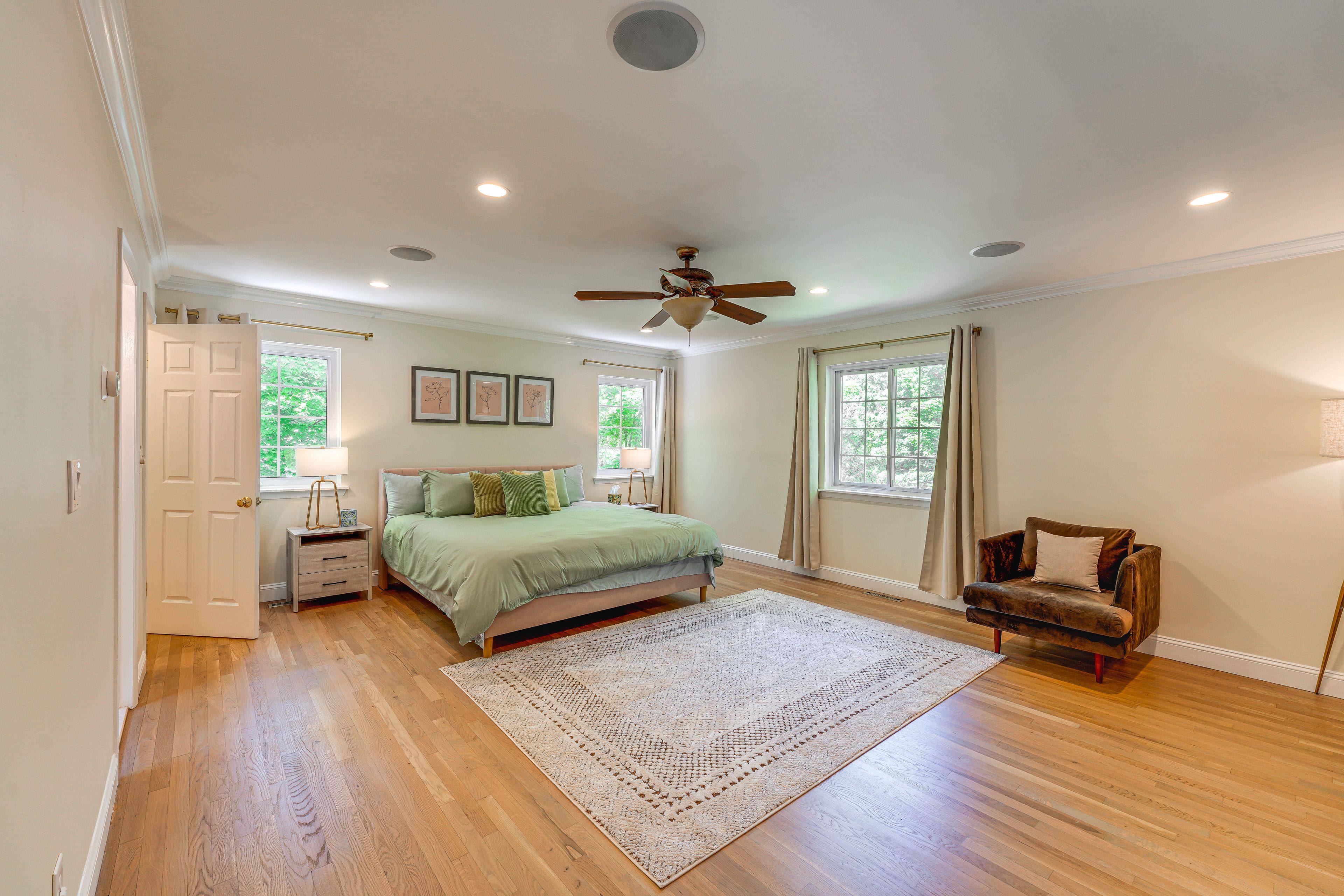 Bedroom 1 | King Bed | 1st Floor | Smart TV | En-Suite Bathroom