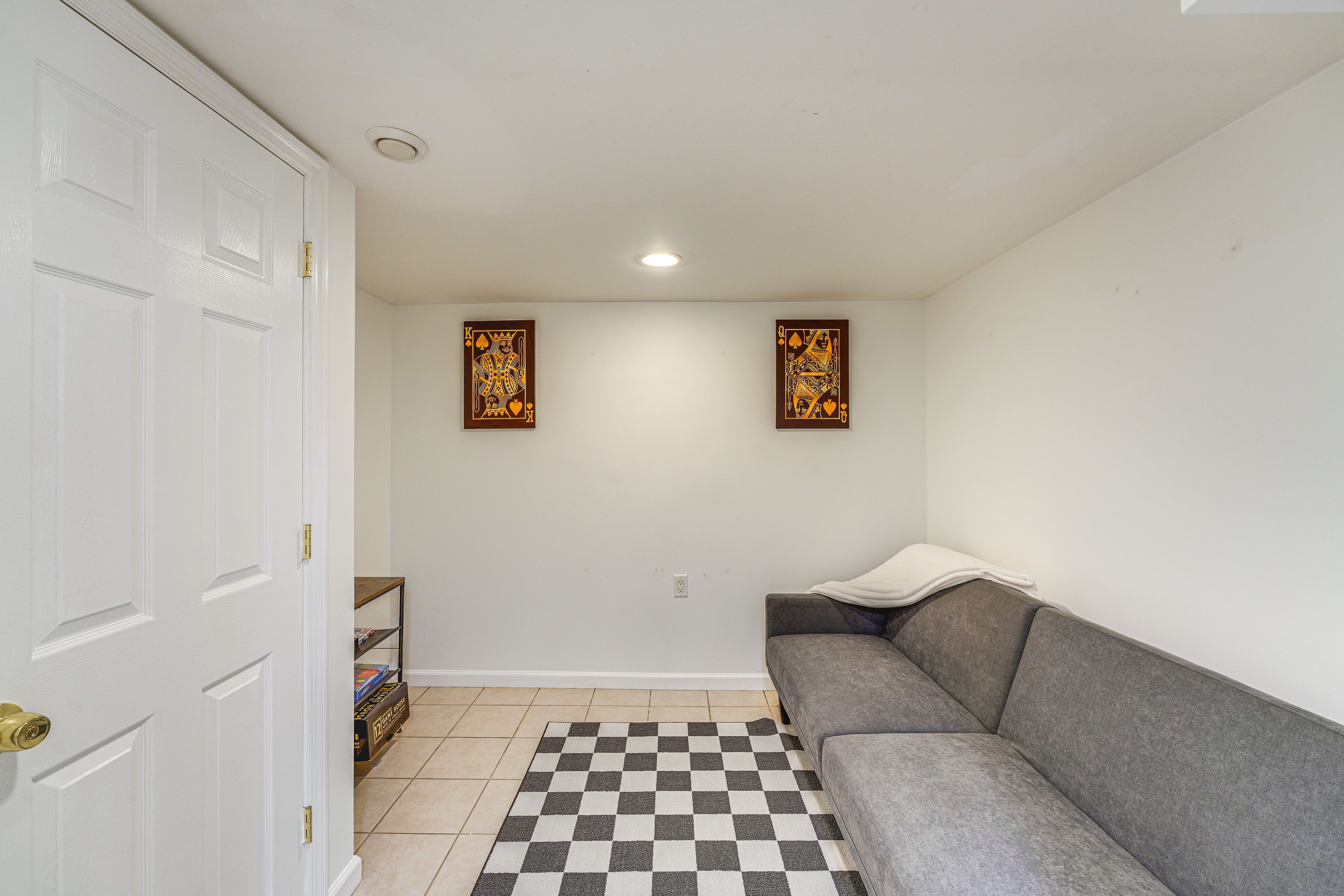 Bonus Room | Twin Futon | Basement