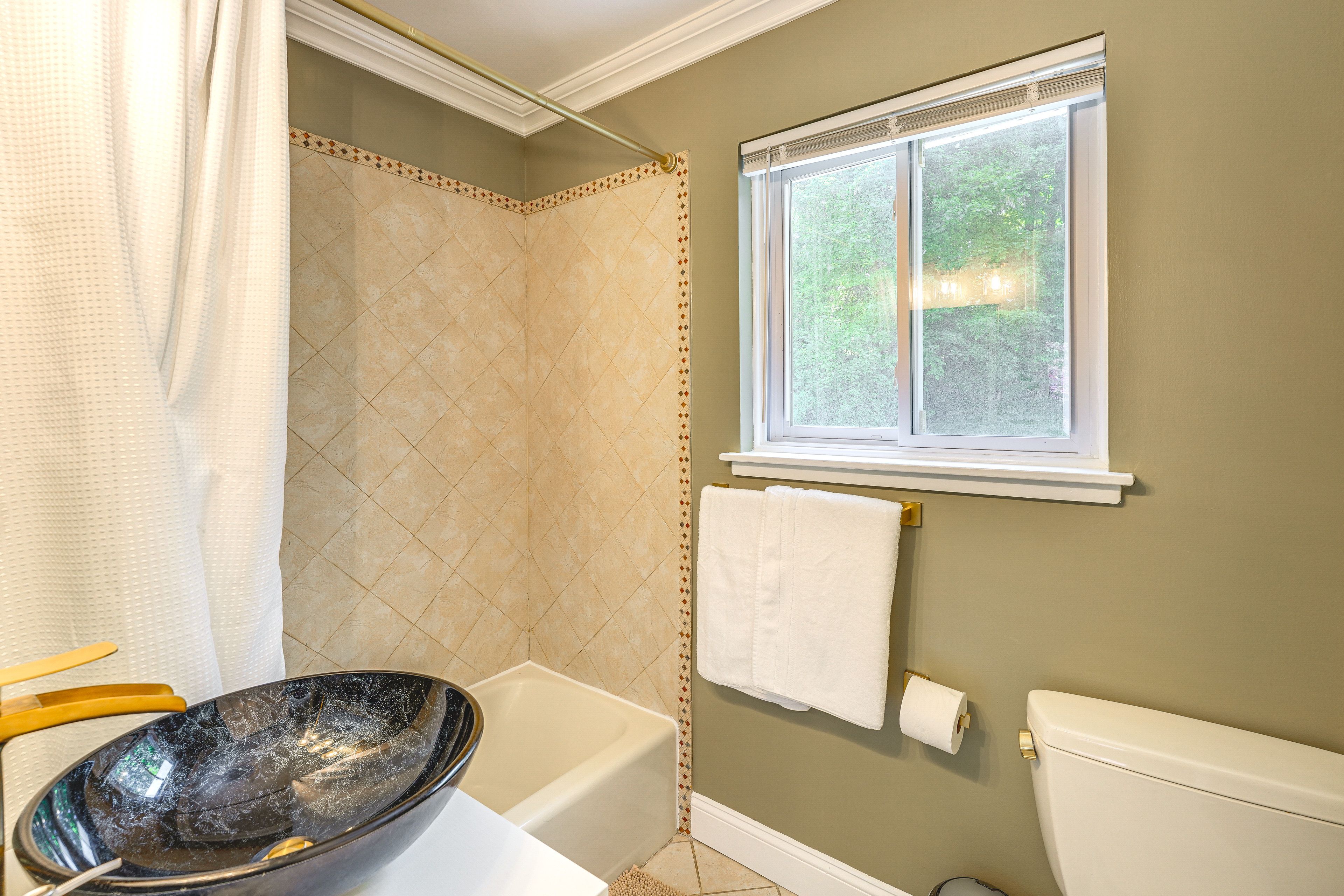 En-Suite Bathroom | 1st Floor | Complimentary Toiletries