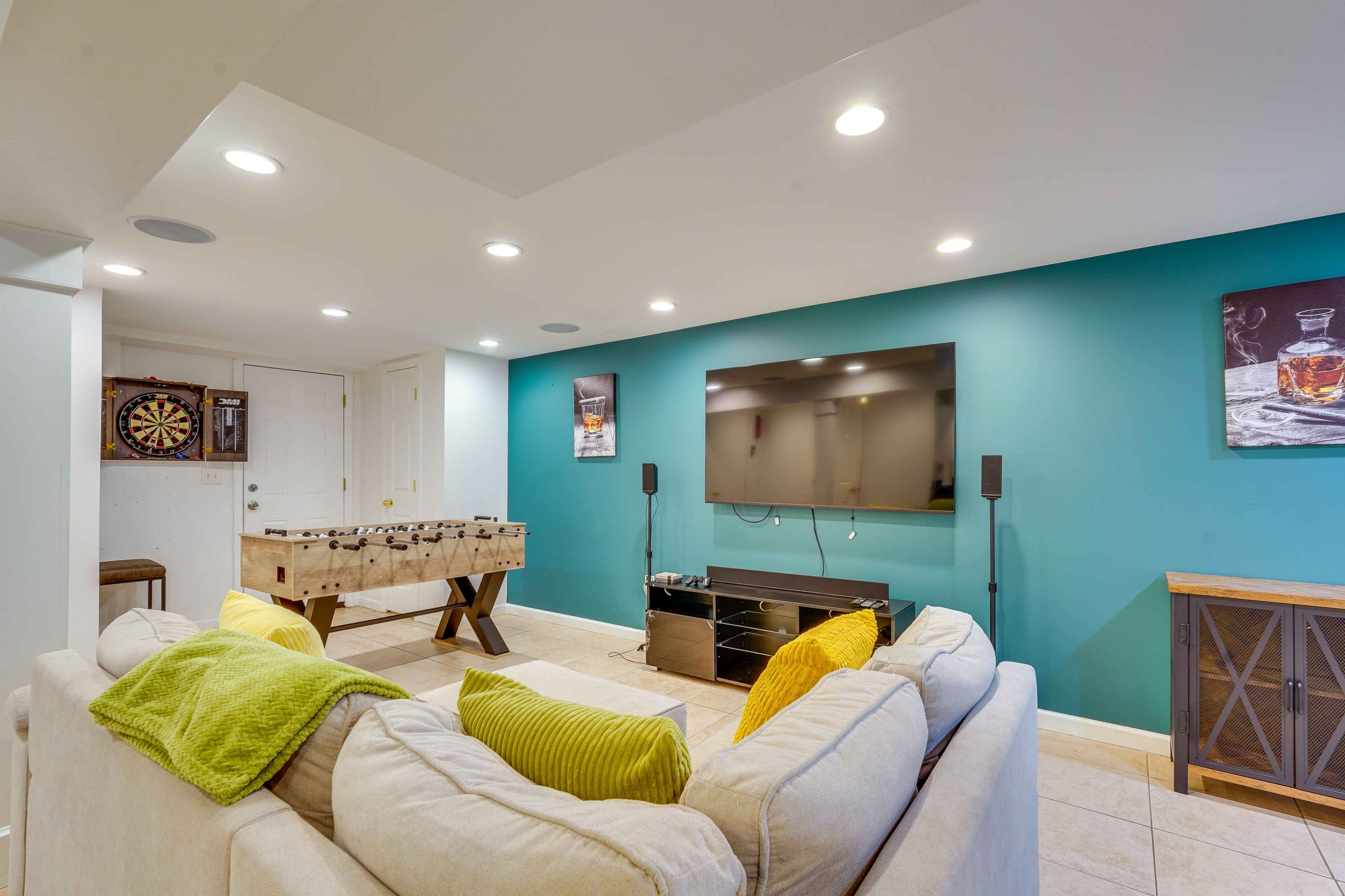 Game Room | Twin Sleeper Sofa | Basement | Smart TV | Wet Bar