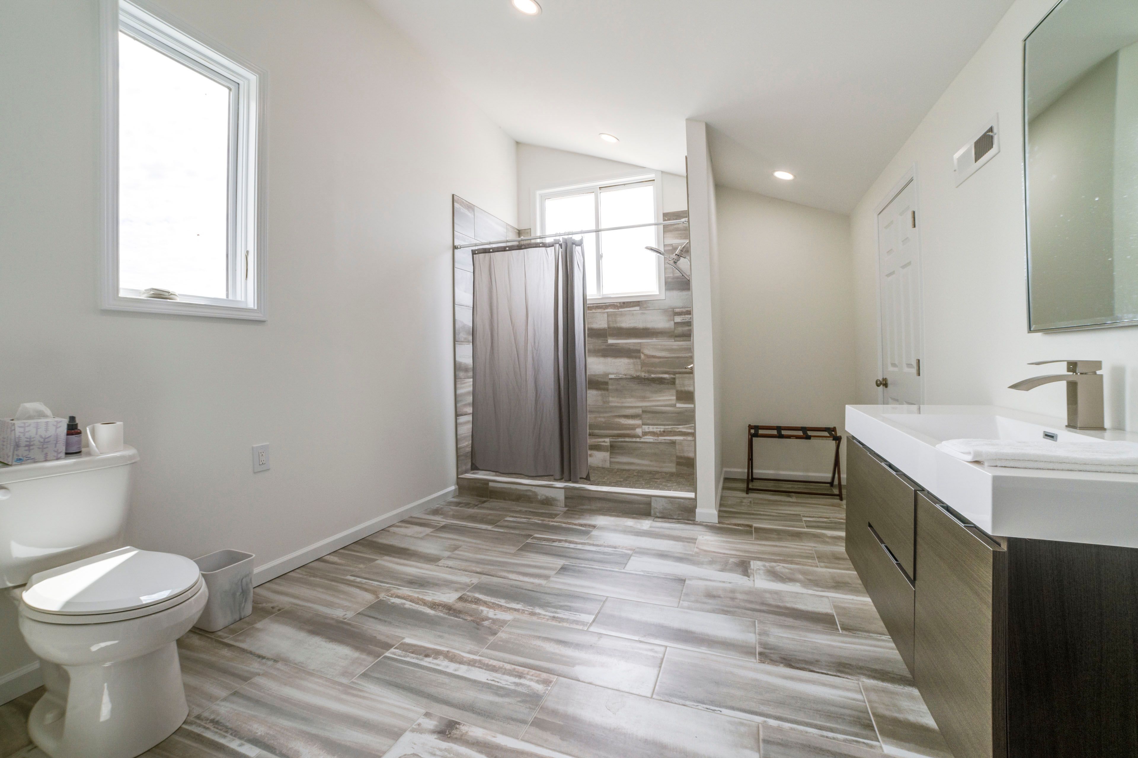 Bathroom | Complimentary Toiletries | 2nd Floor