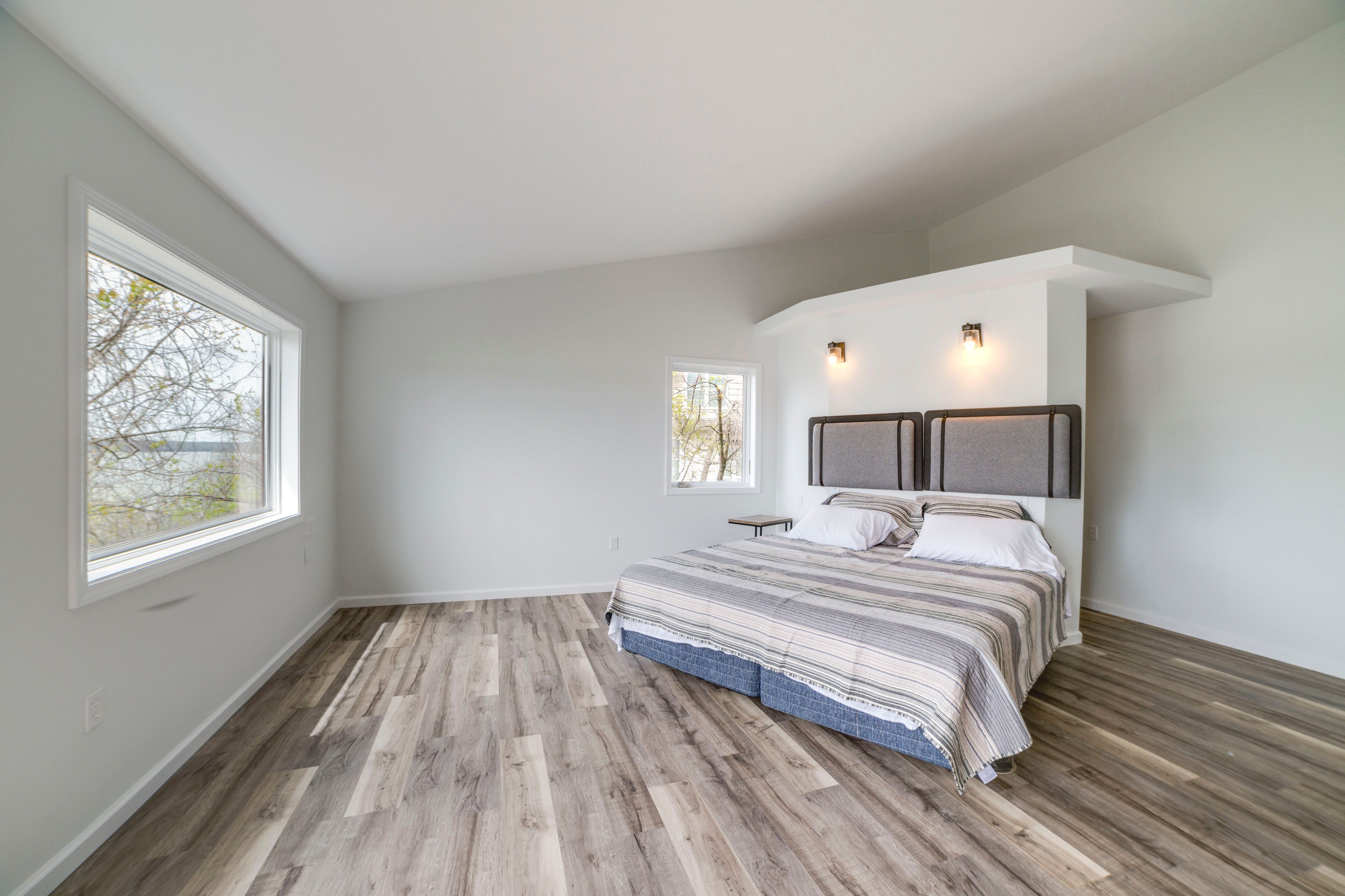 Bedroom 2 | King Bed | 1st Floor