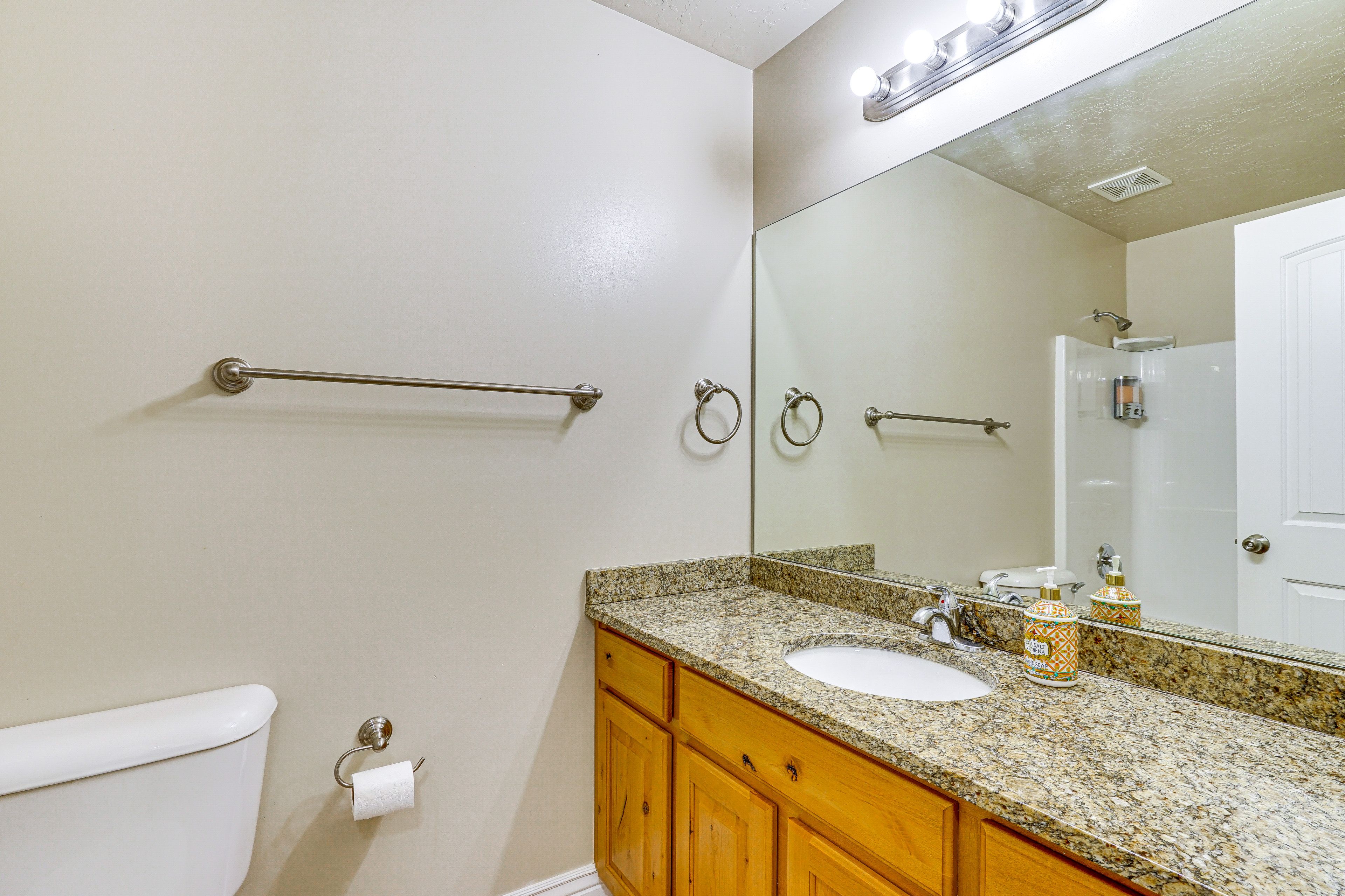 Full Bathroom | Shower/Tub Combo | Complimentary Toiletries | 1st Floor