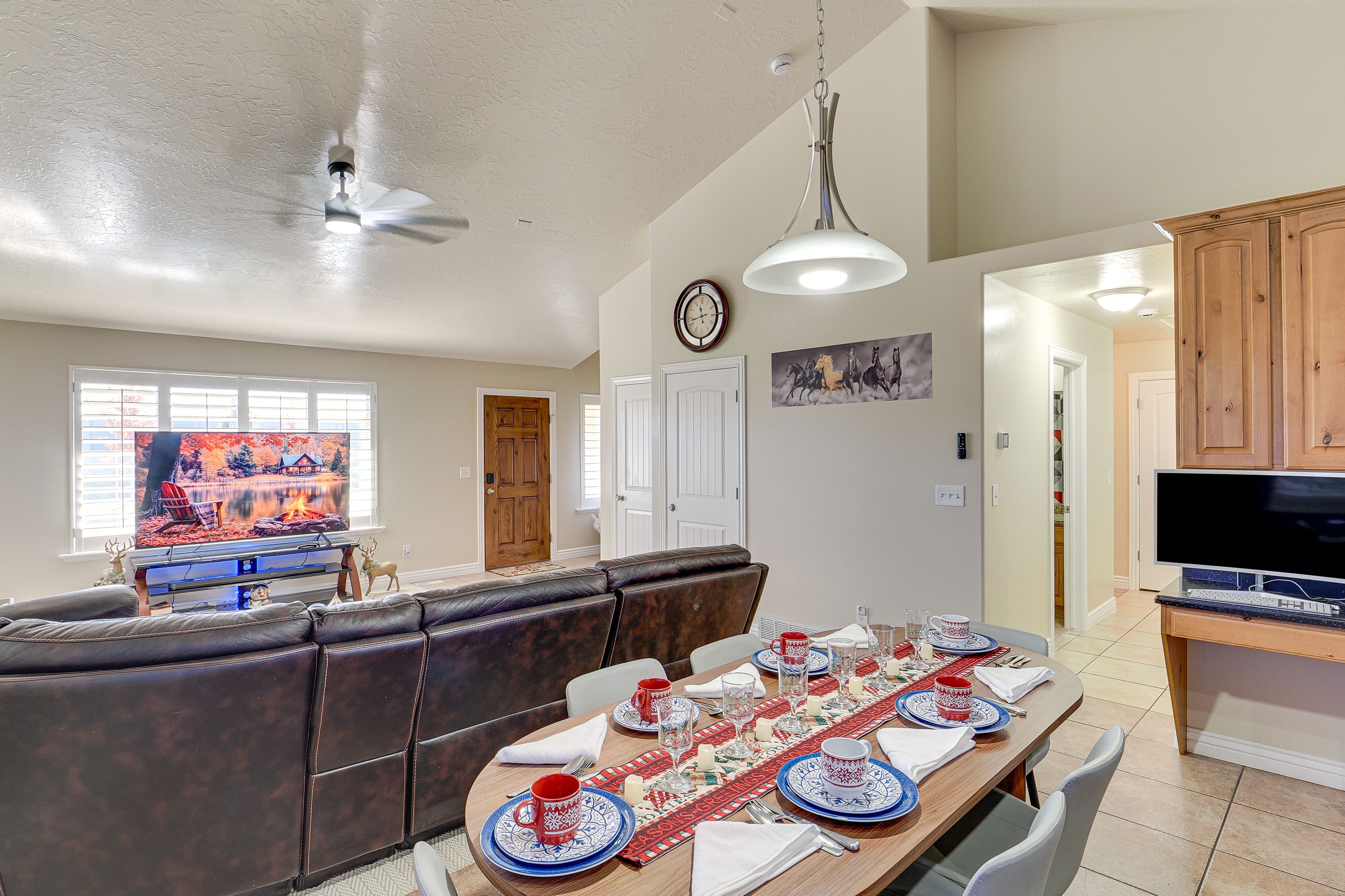 Dining Area | Dishware & Flatware Provided