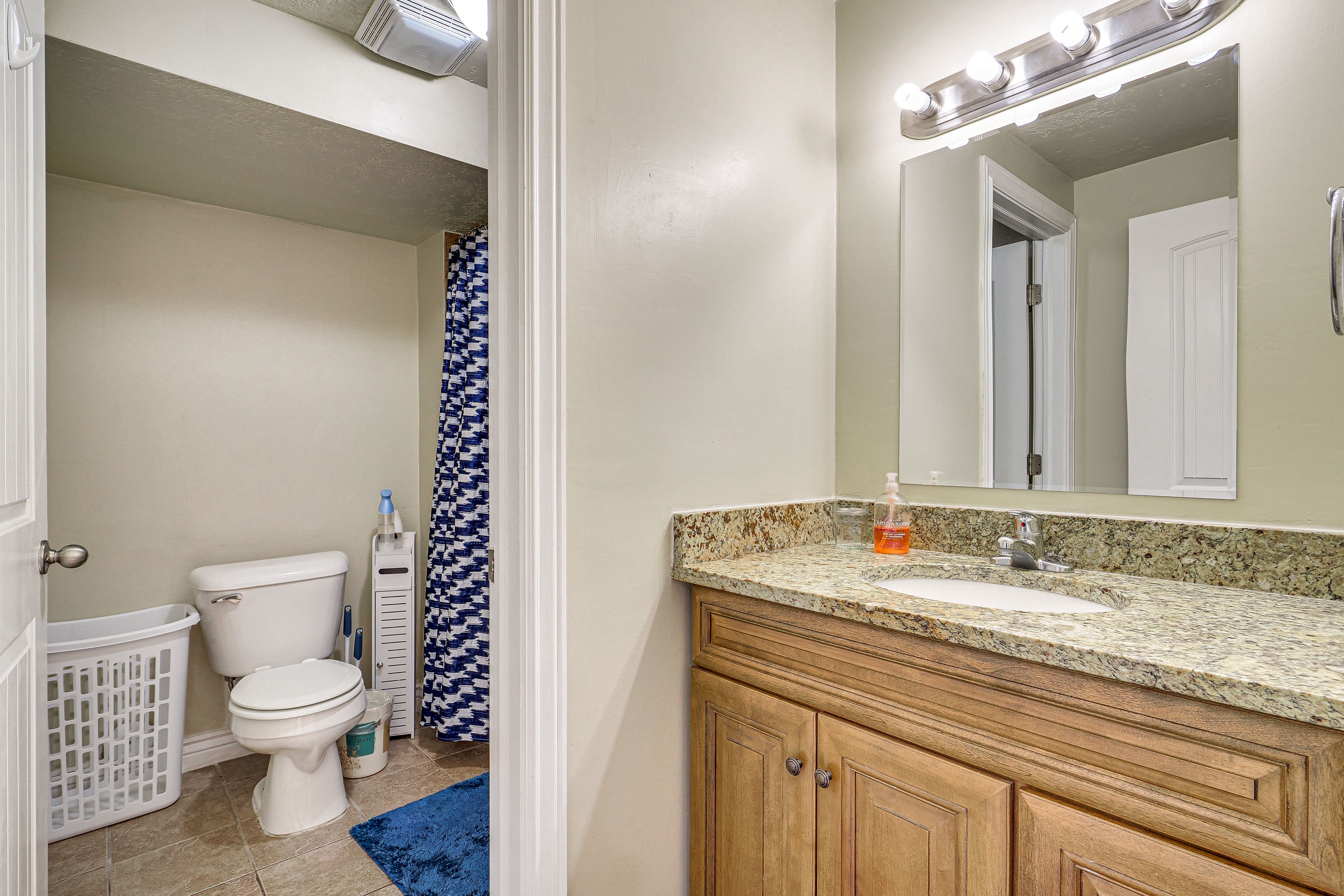 Full Bath | Towels Provided