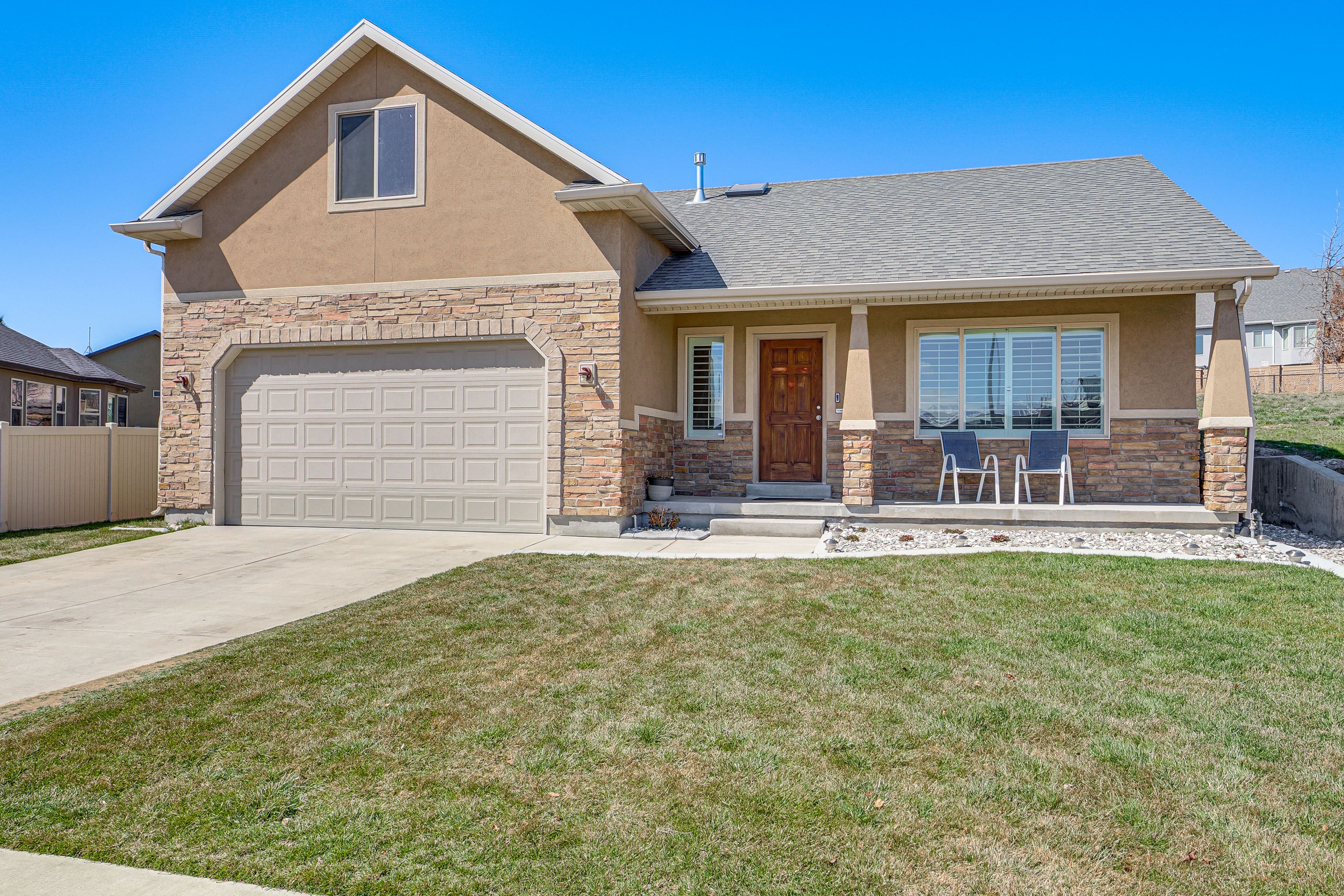 Property Exterior | Free Street Parking