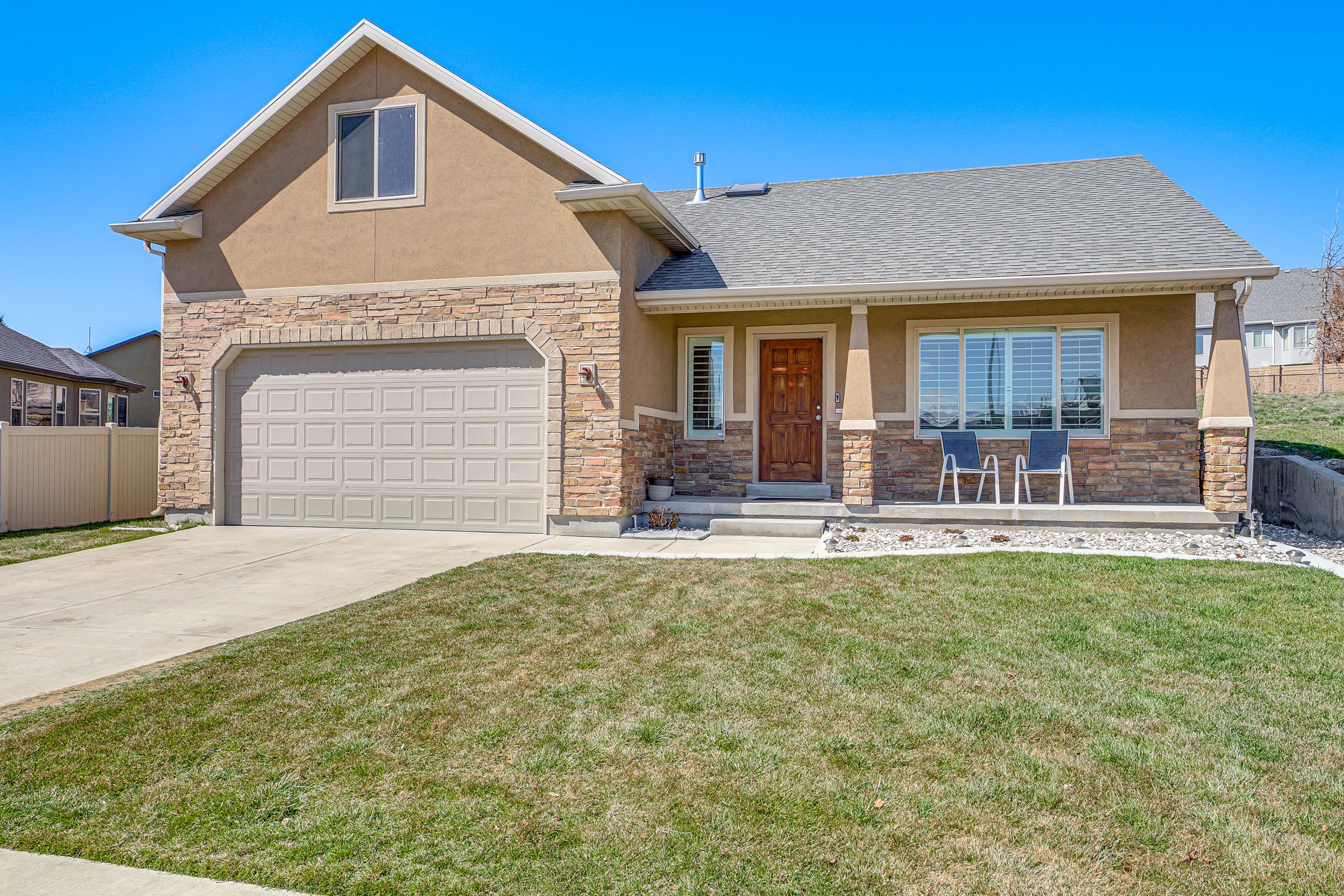 Property Exterior | Free Street Parking