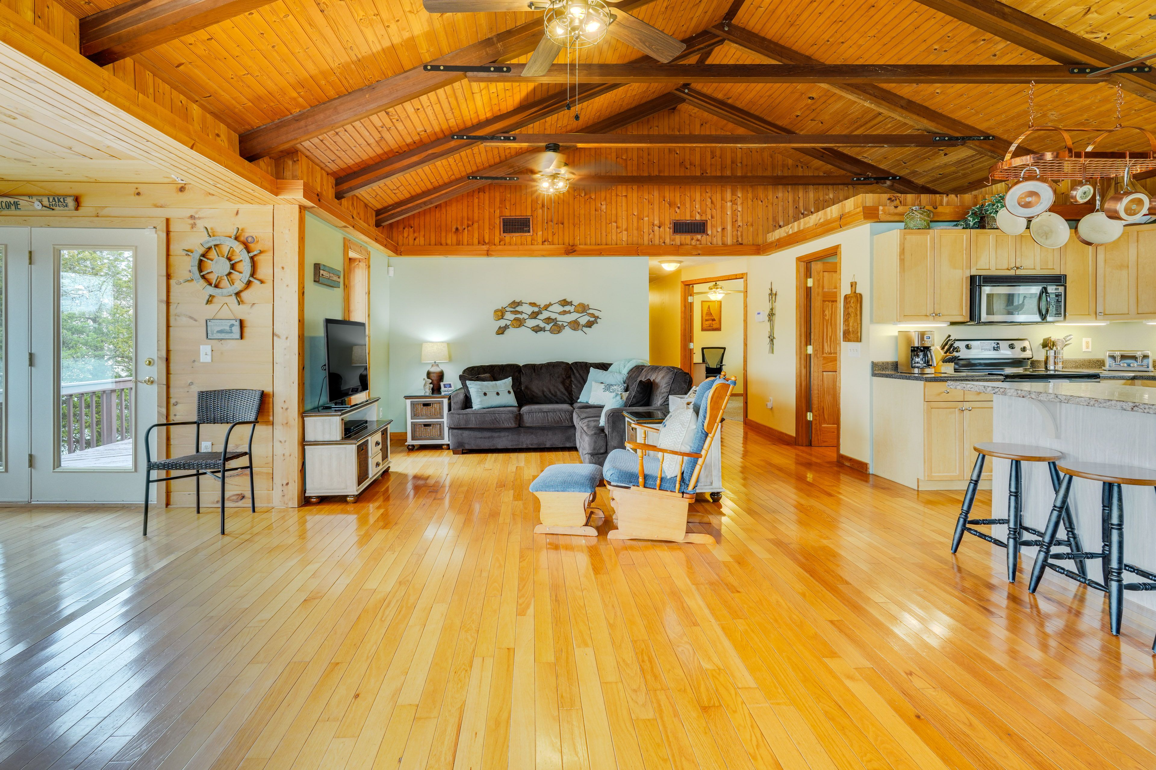 Living Room | Flat-Screen TV | Central A/C & Heating | Free WiFi