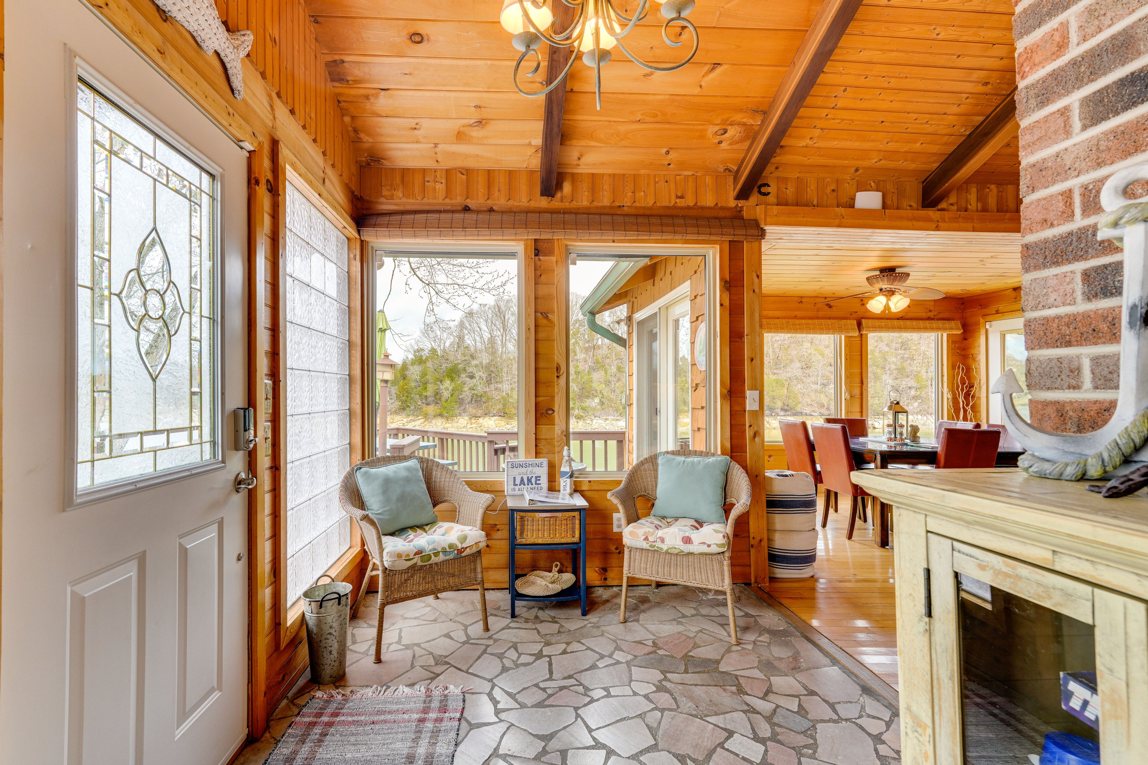 Entryway/Sitting Area