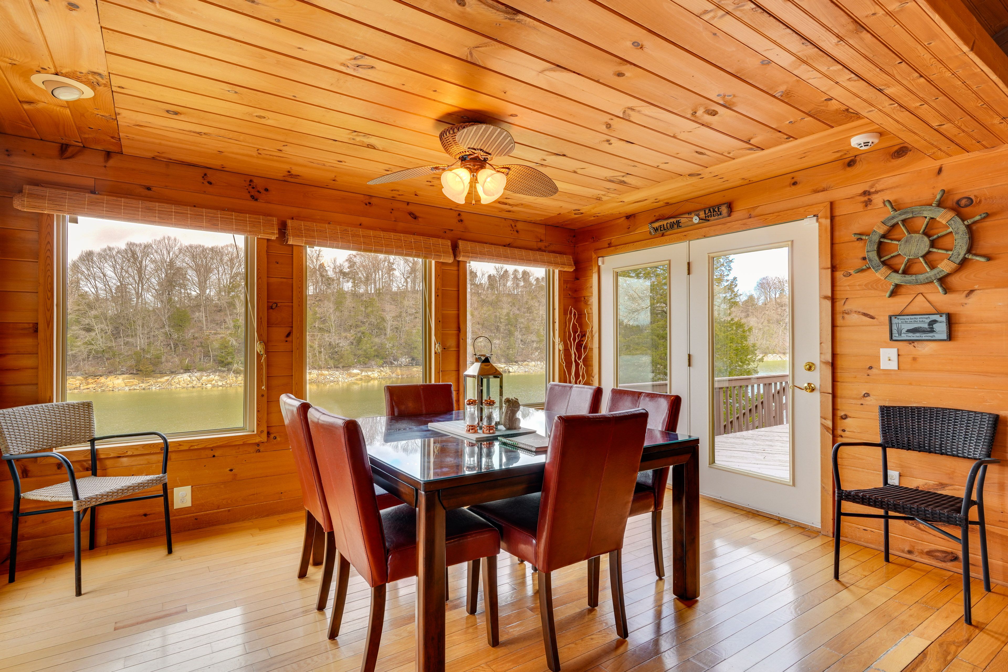 Dining Area | Lake View