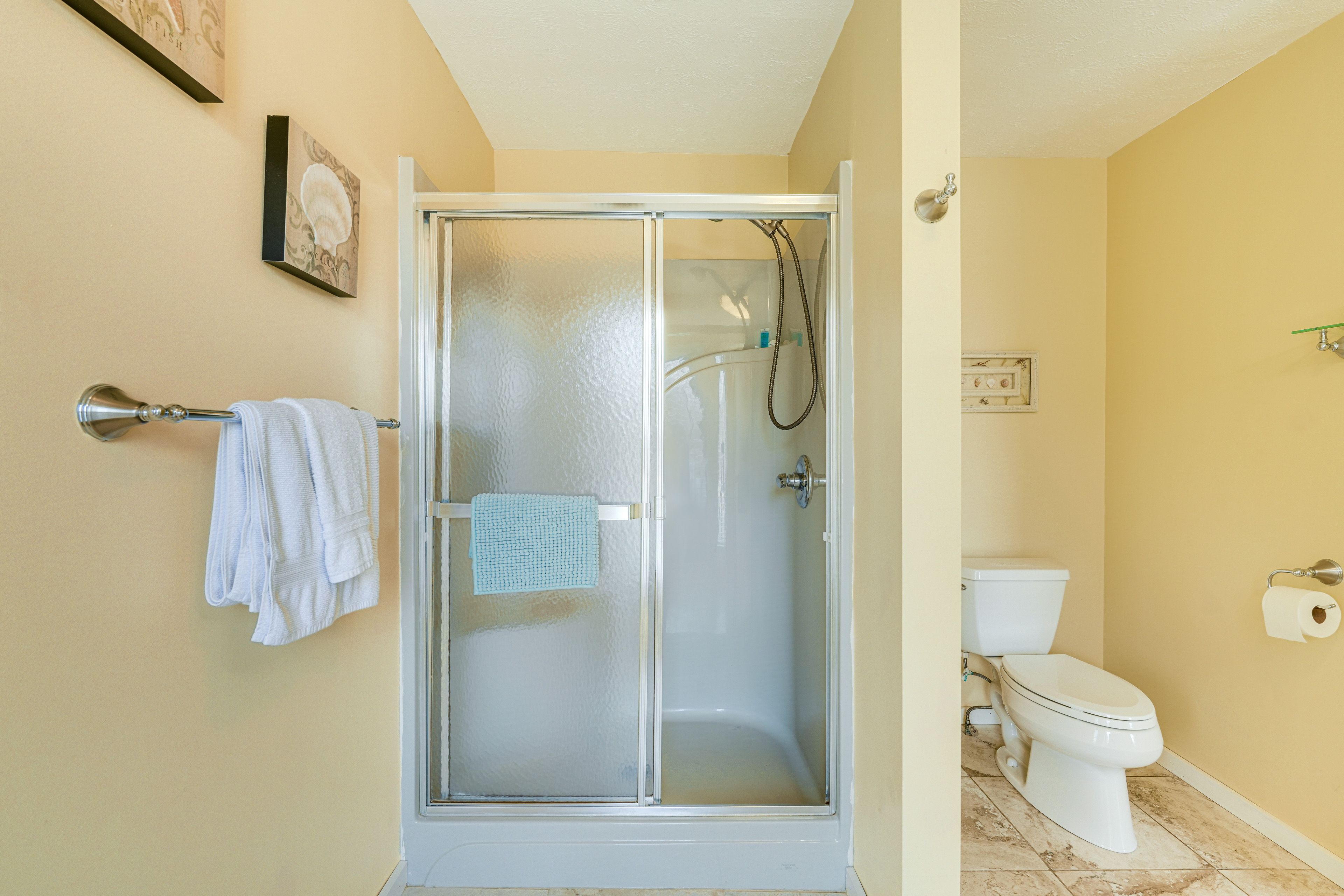 En-Suite Bathroom | Towels Provided | Complimentary Toiletries