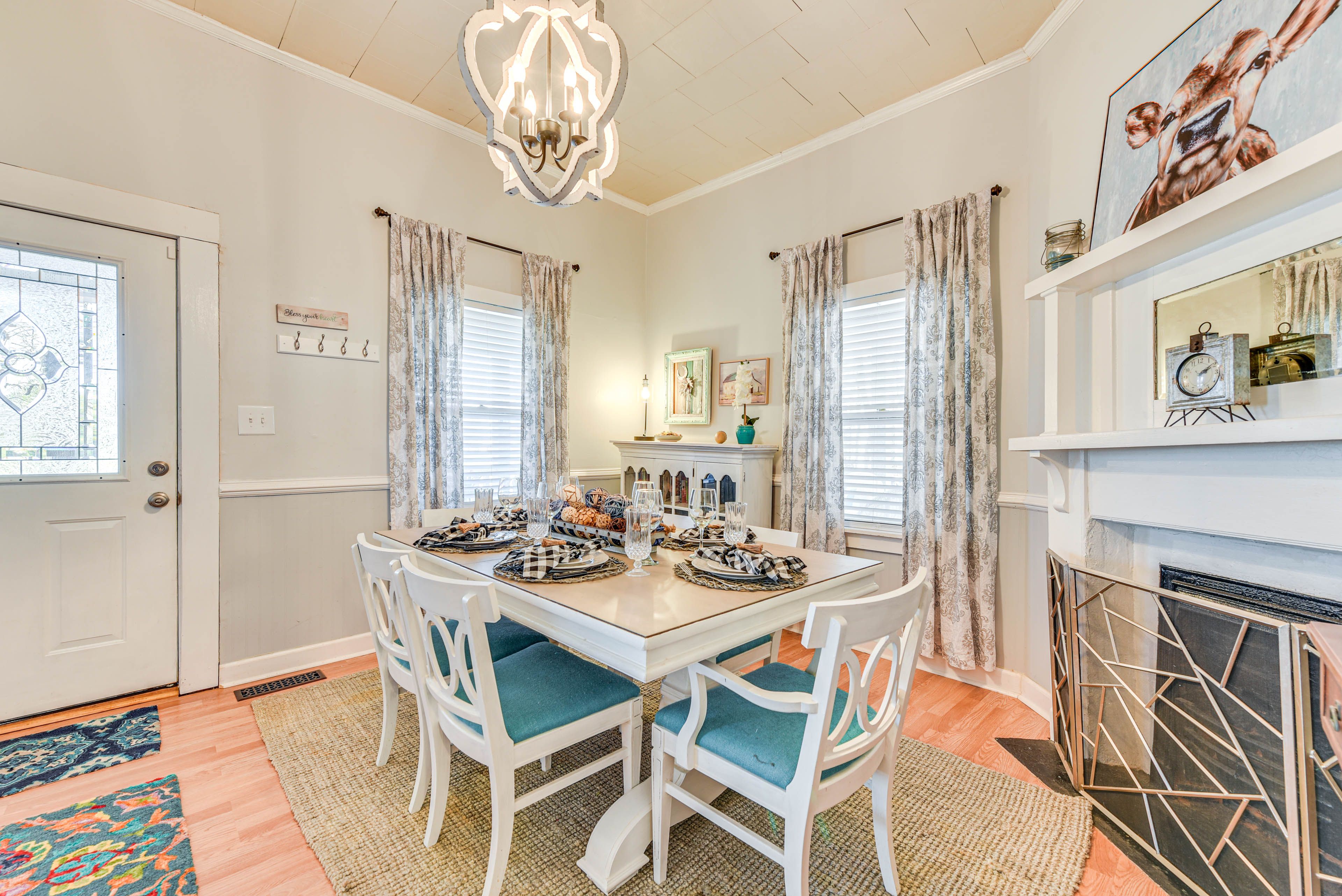 Dining Room | Fireplace (Decorative Only)
