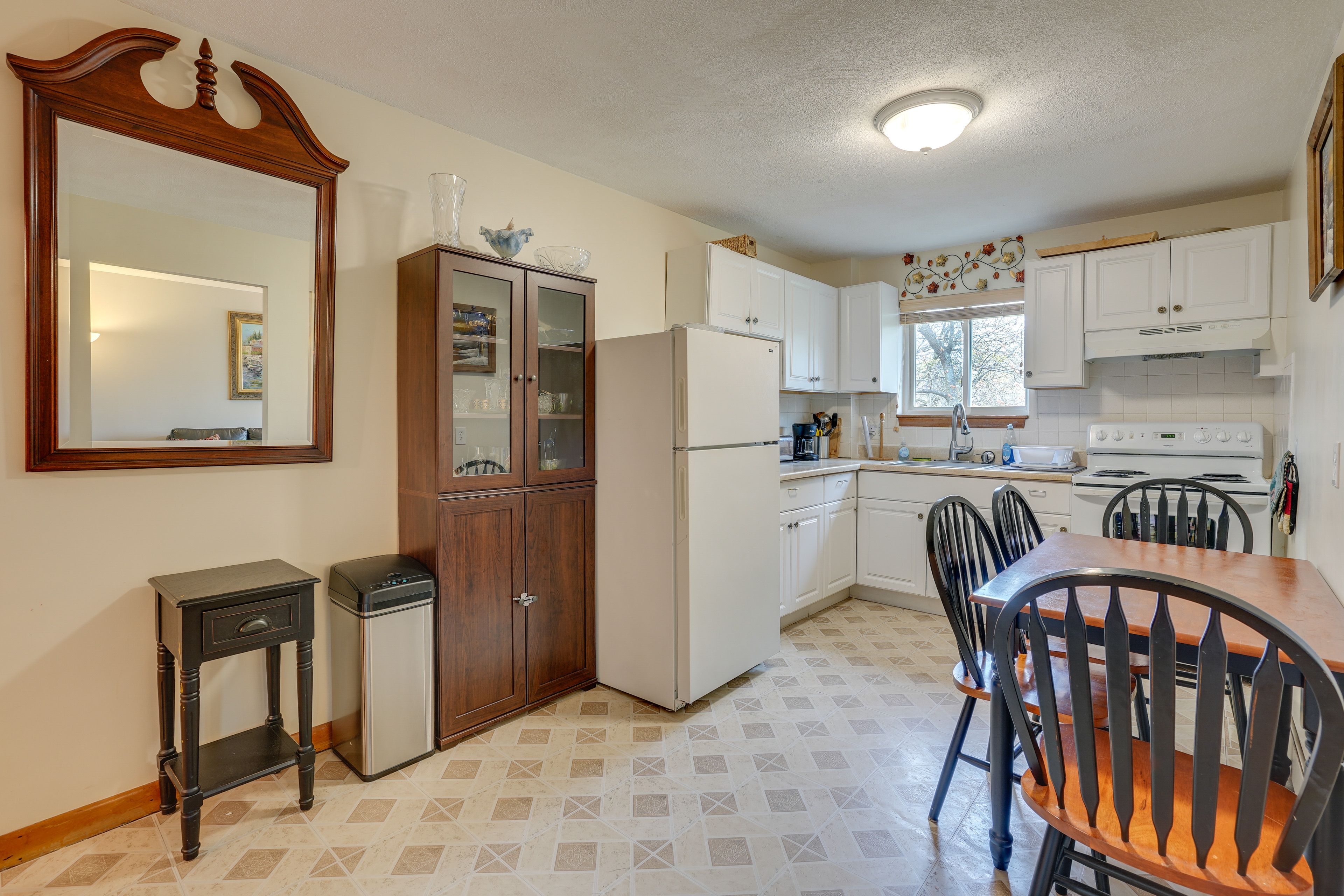 Kitchen | Dining Table | Coffee Maker | Cooking Basics