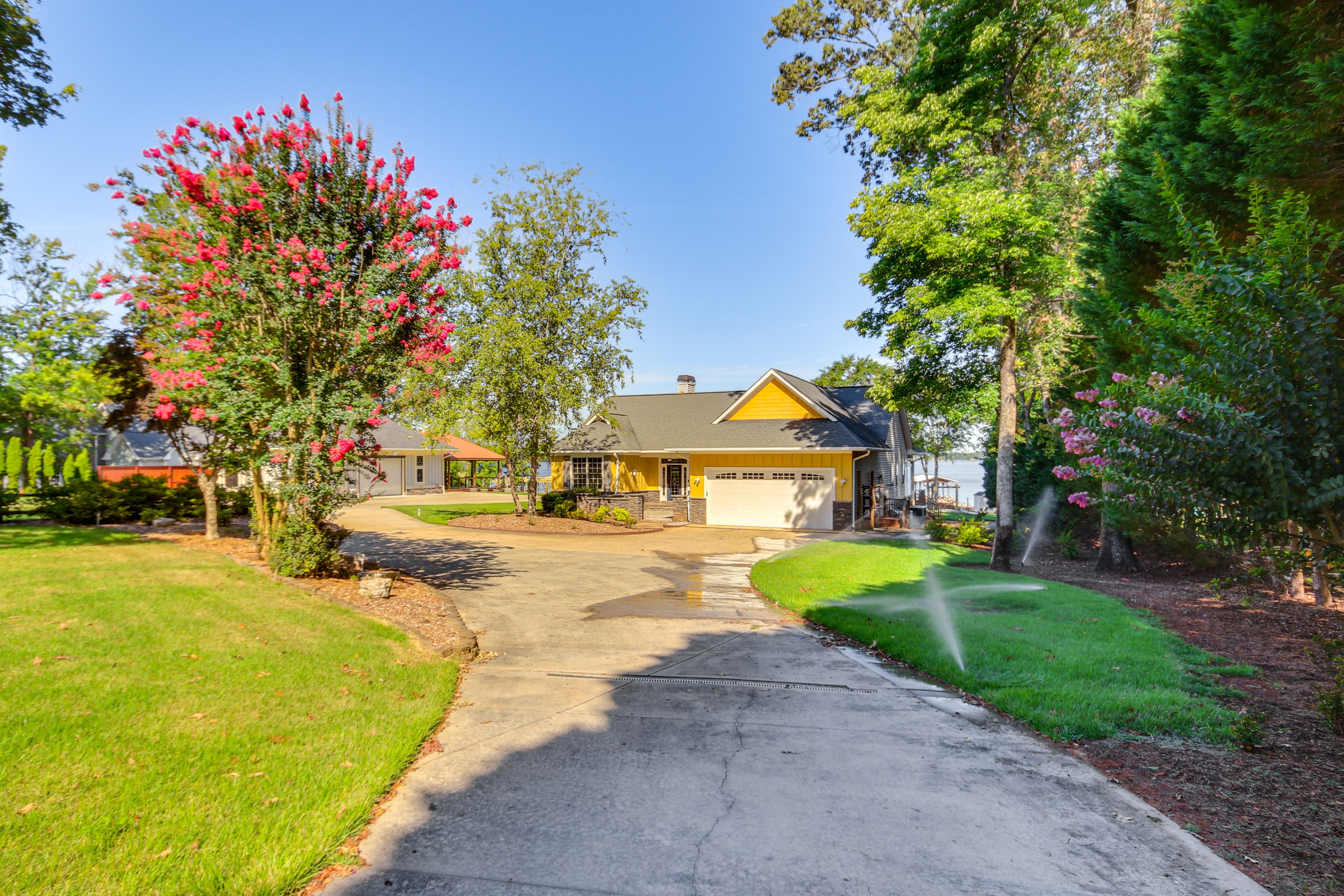 Parking | Garage (2 Vehicles) | Driveway (5 Vehicles) | RV/Trailer Parking