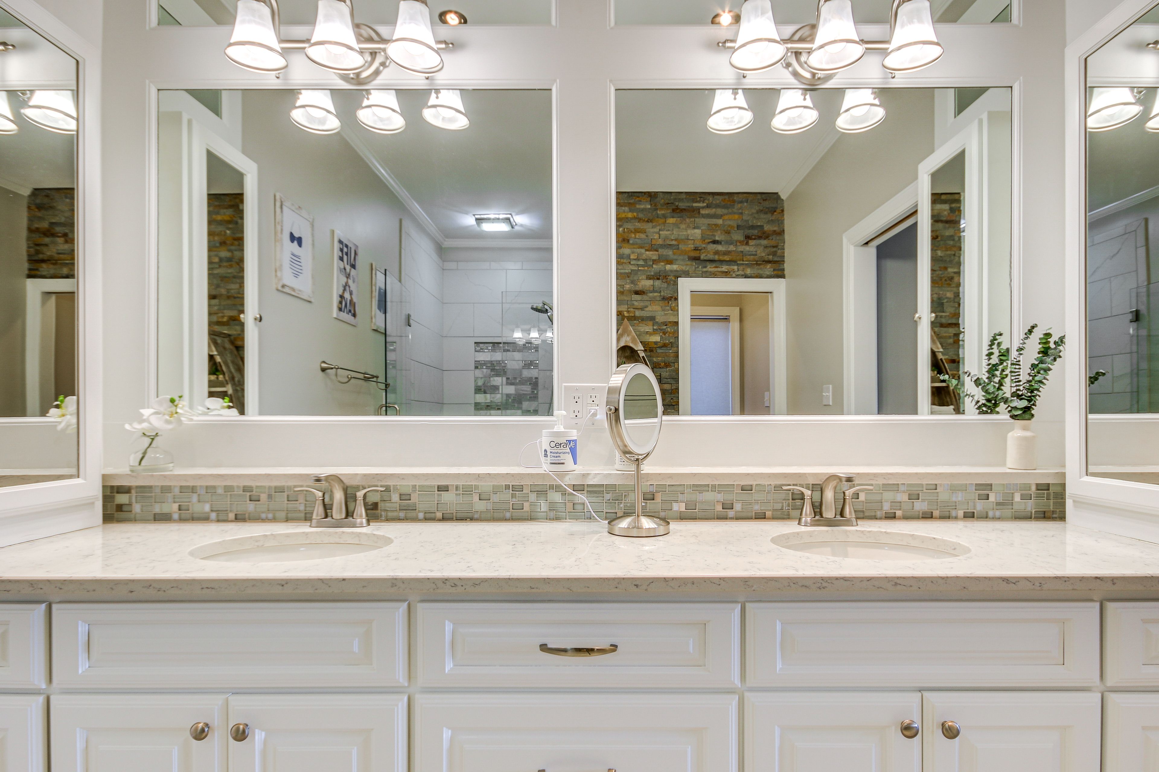 En-Suite Bathroom | Towels Provided