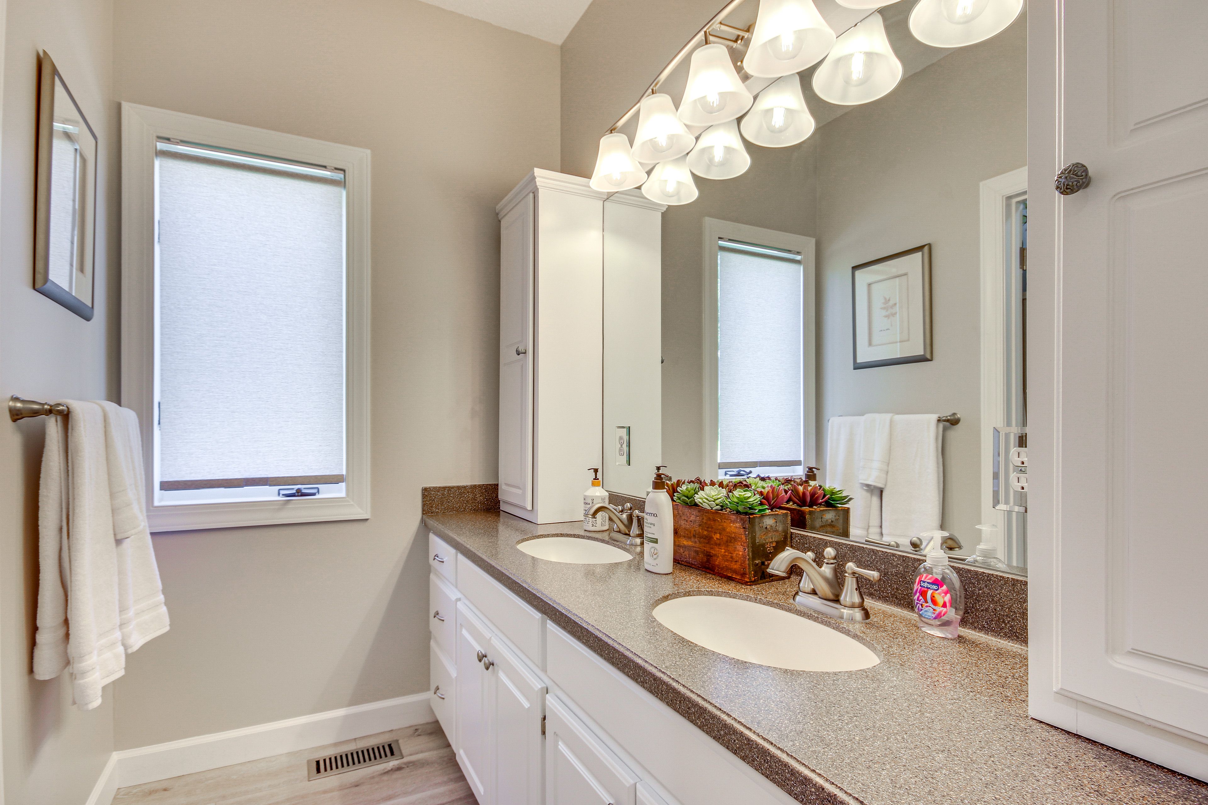 Full Bathroom | Complimentary Toiletries