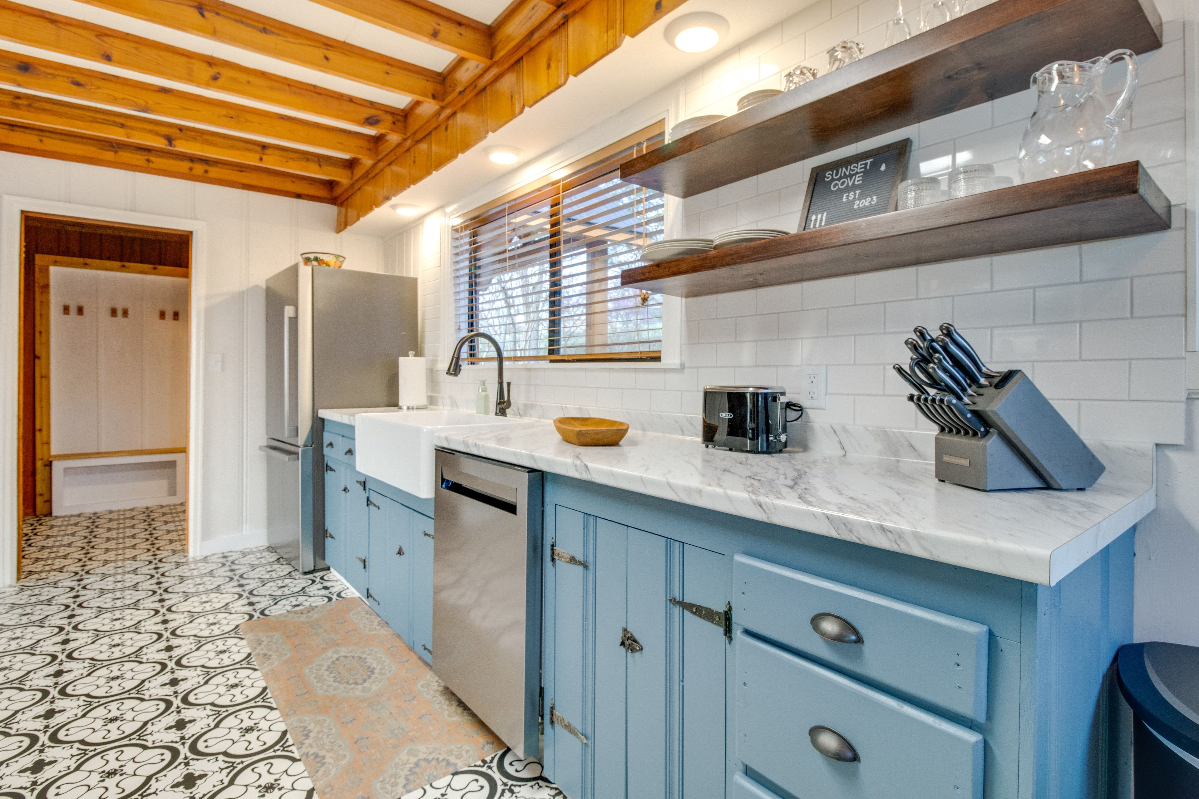 Kitchen | Stove/Oven | Refrigerator | Keurig Coffee Maker