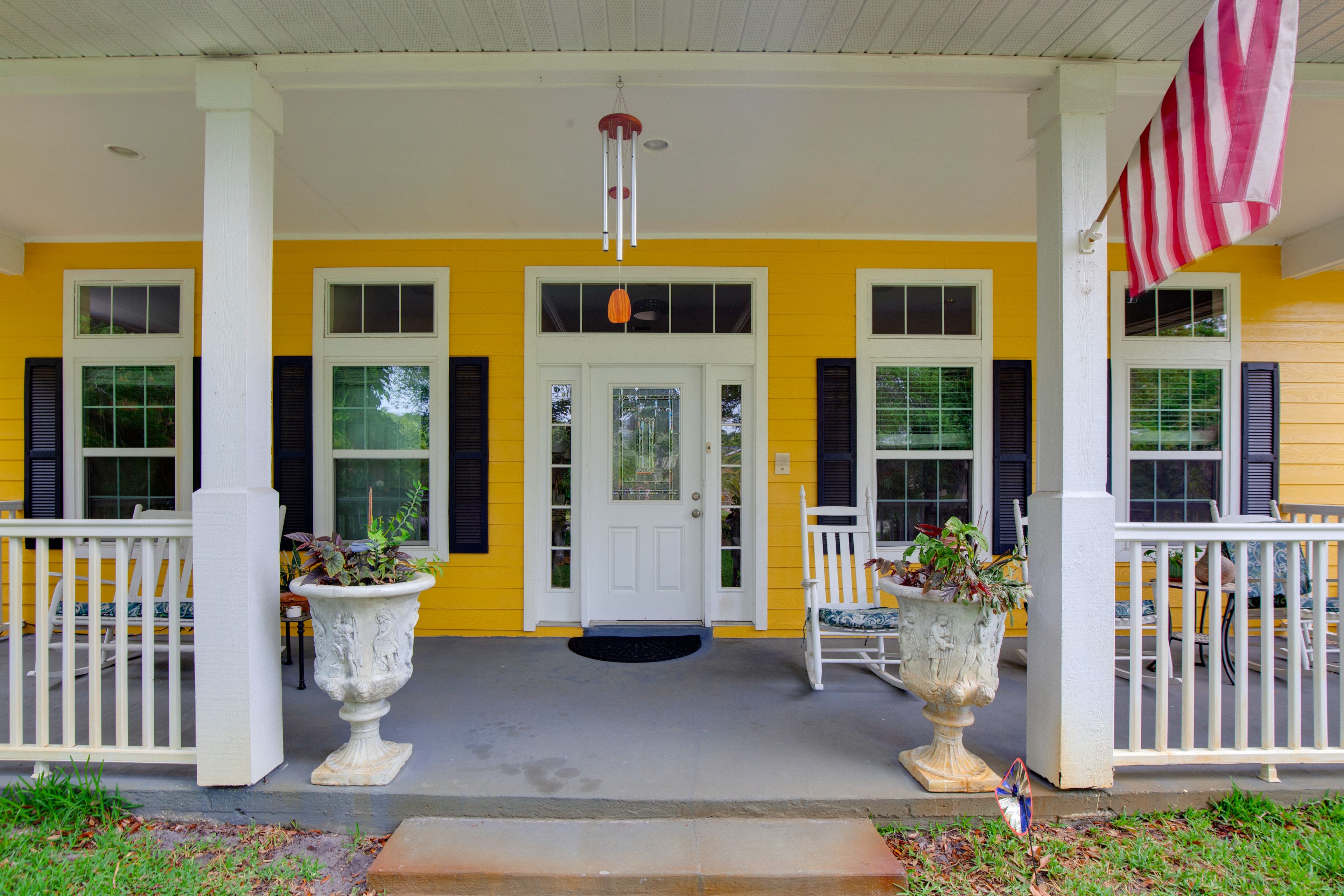Shared Porch w/ Seating
