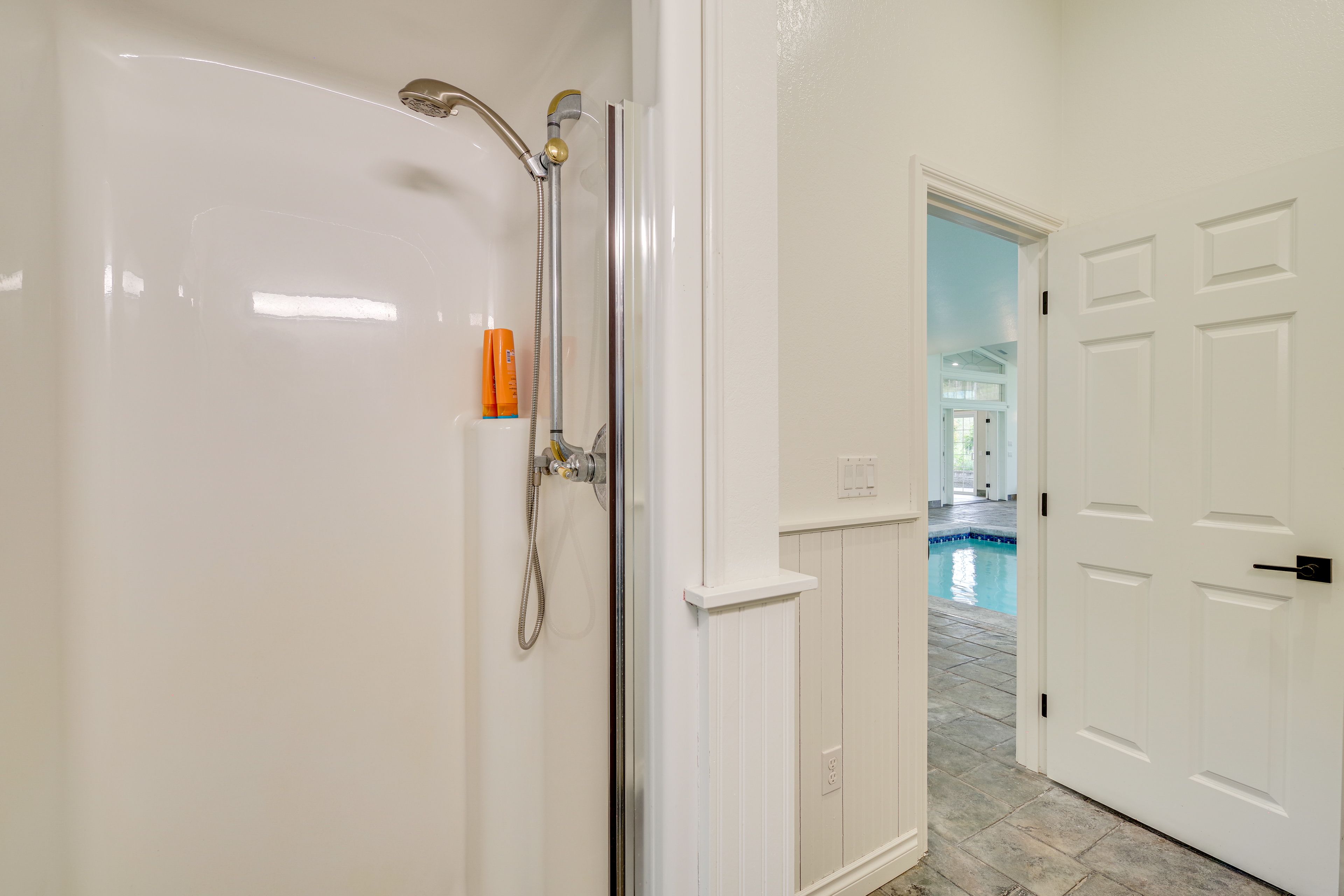 Full Bathroom | 1st Floor