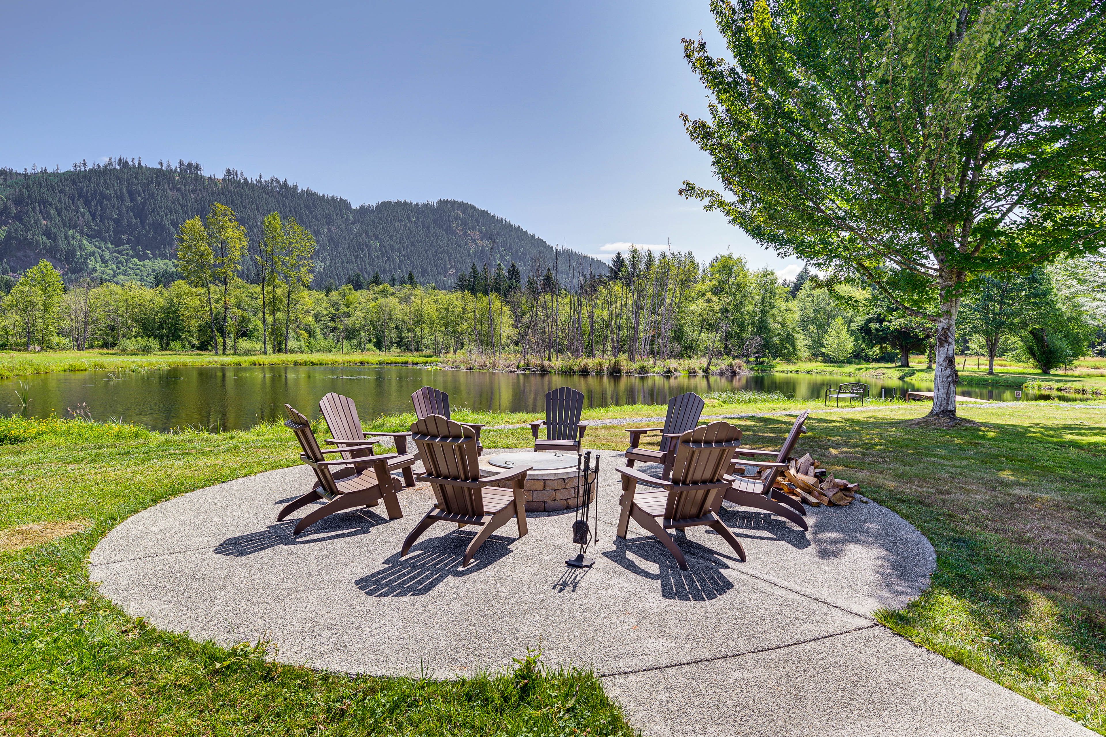 Fire Pit | Private Pond | Dock | Creek Access | Fishing Poles