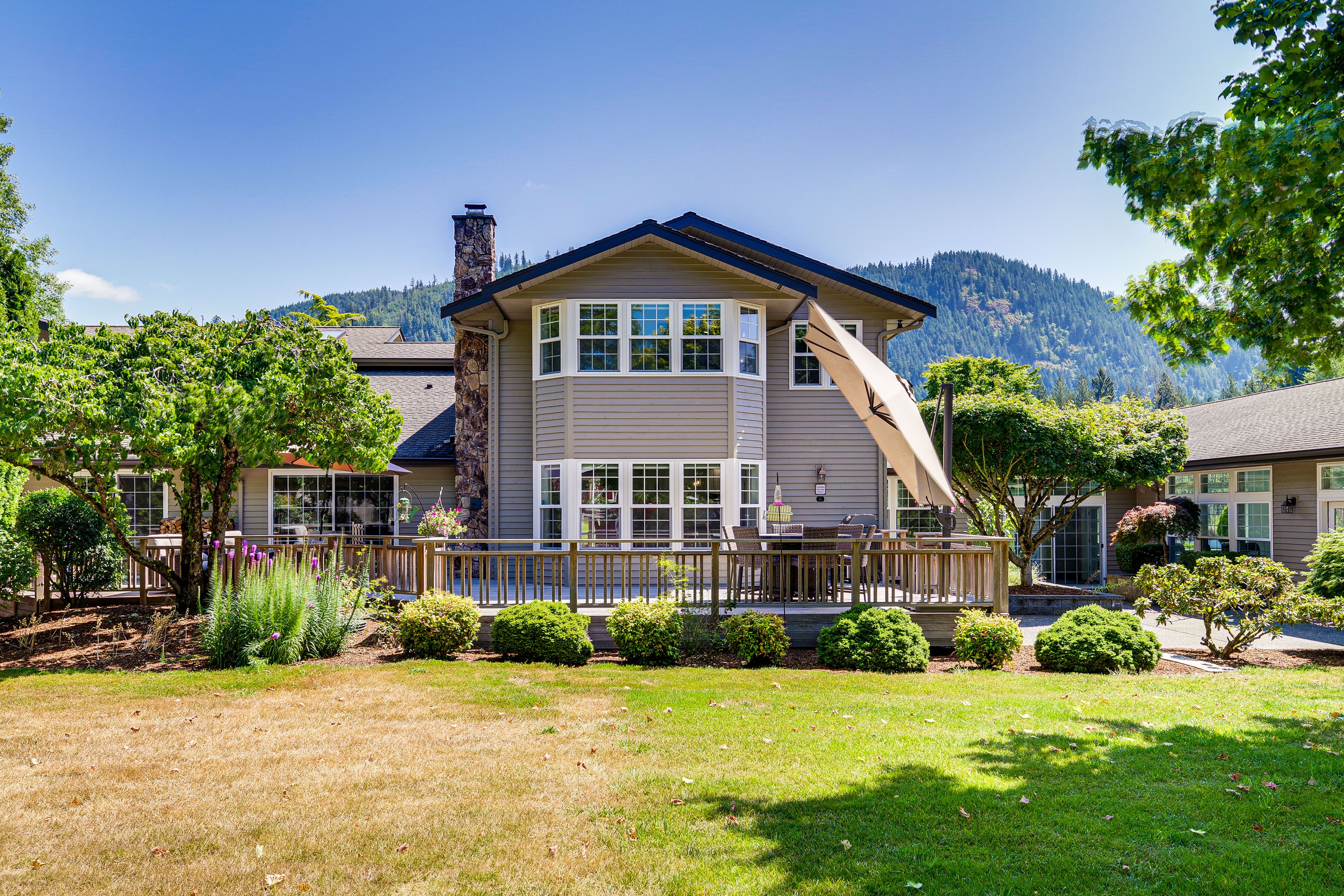 Villa Exterior | Deck | Gas Grill | Outdoor Dining Area | Patio