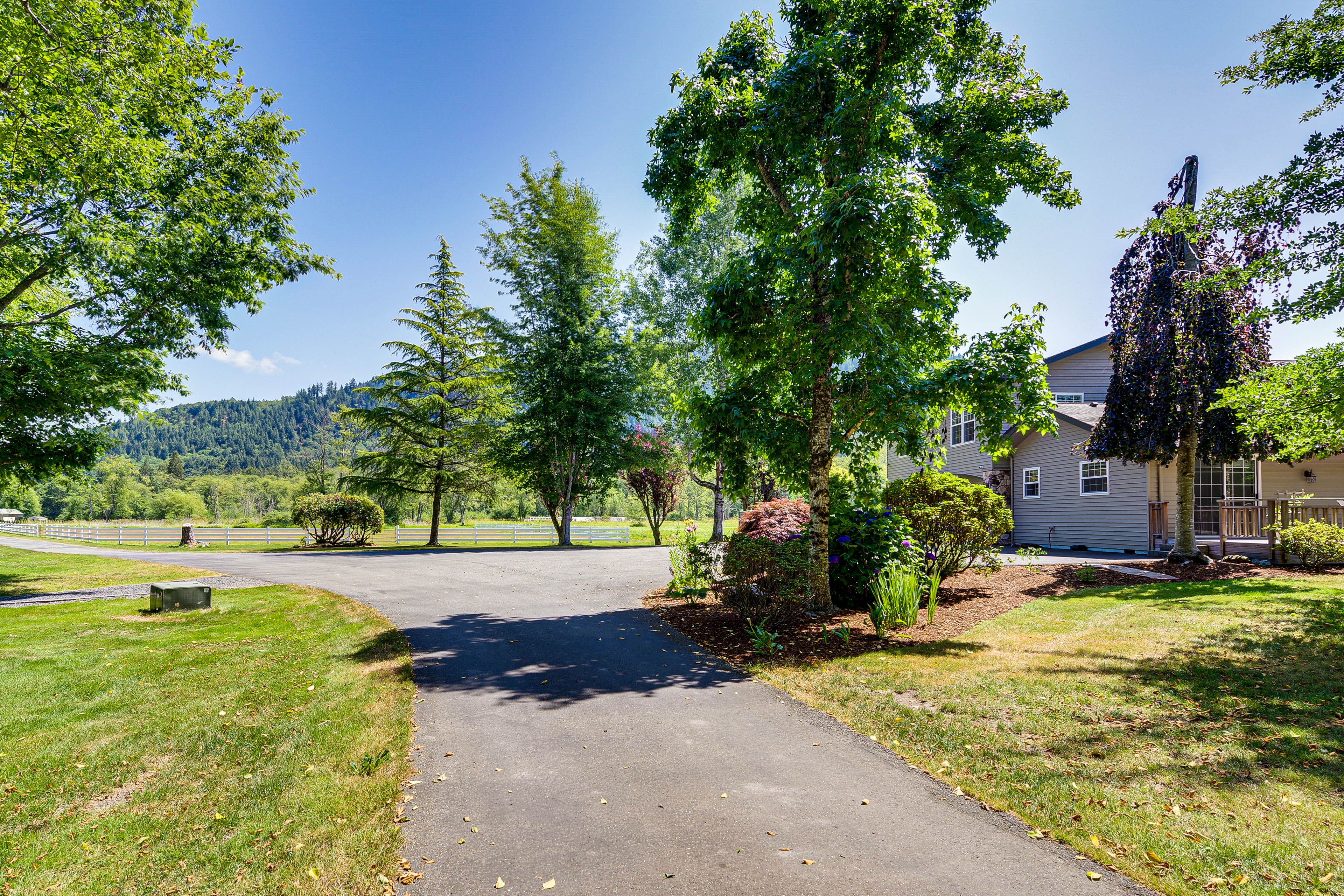 Parking | Garage (2 Vehicles) | Driveway (10 Vehicles)