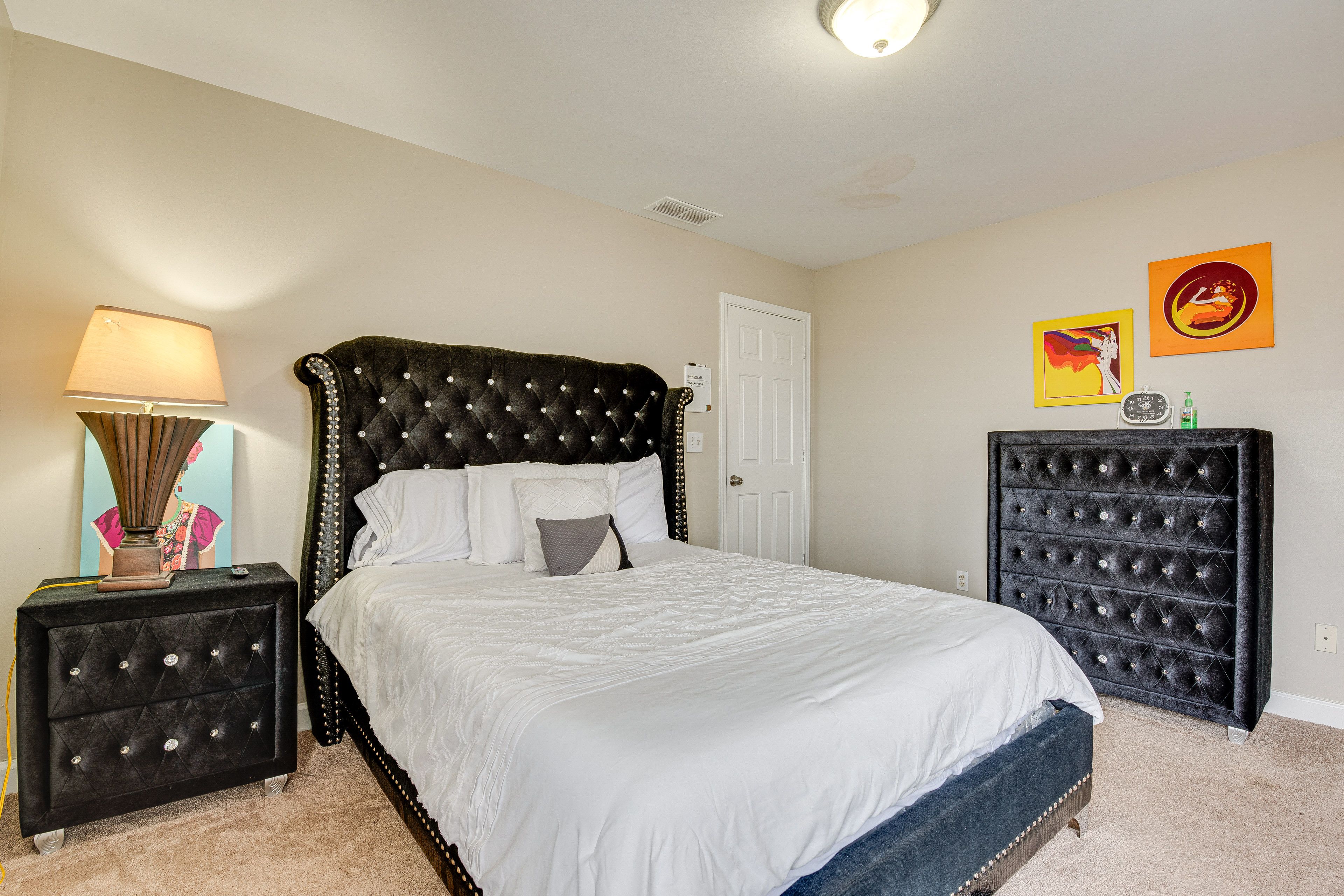 Bedroom 2 | 2nd Floor | Queen Bed | Smart TV