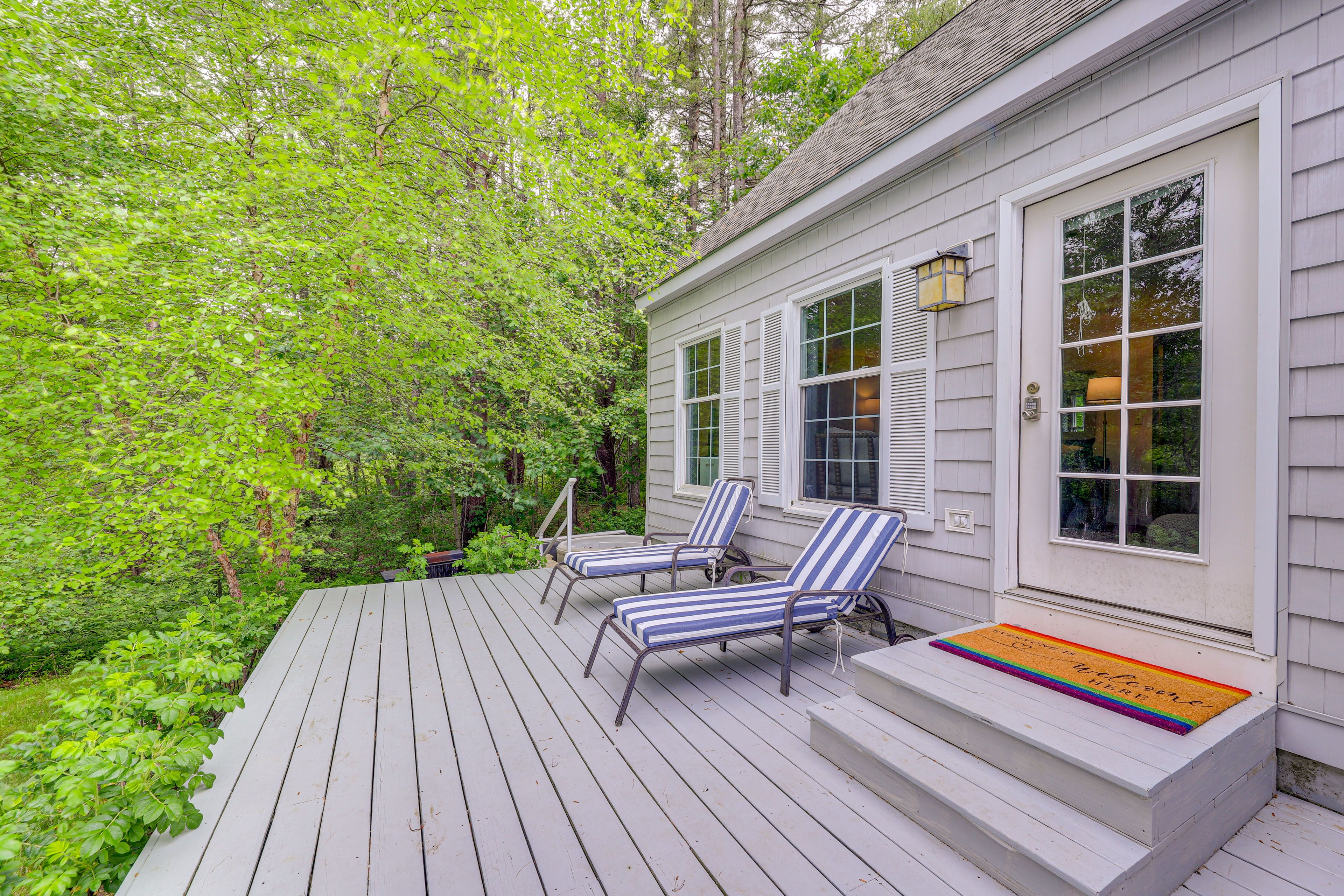 Deck | Outdoor Dining | Loungers