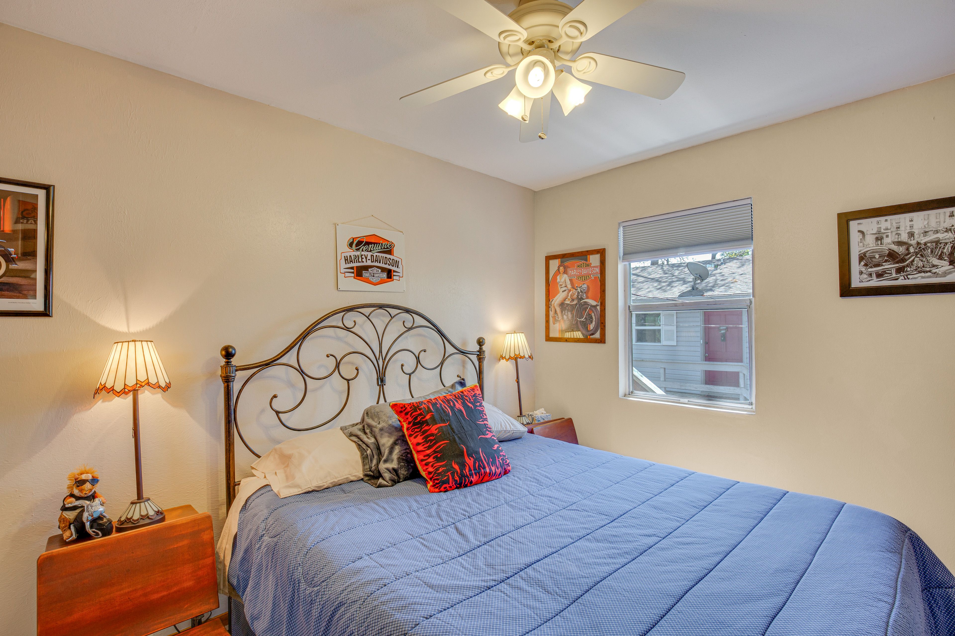 Bedroom 2 | Queen Bed