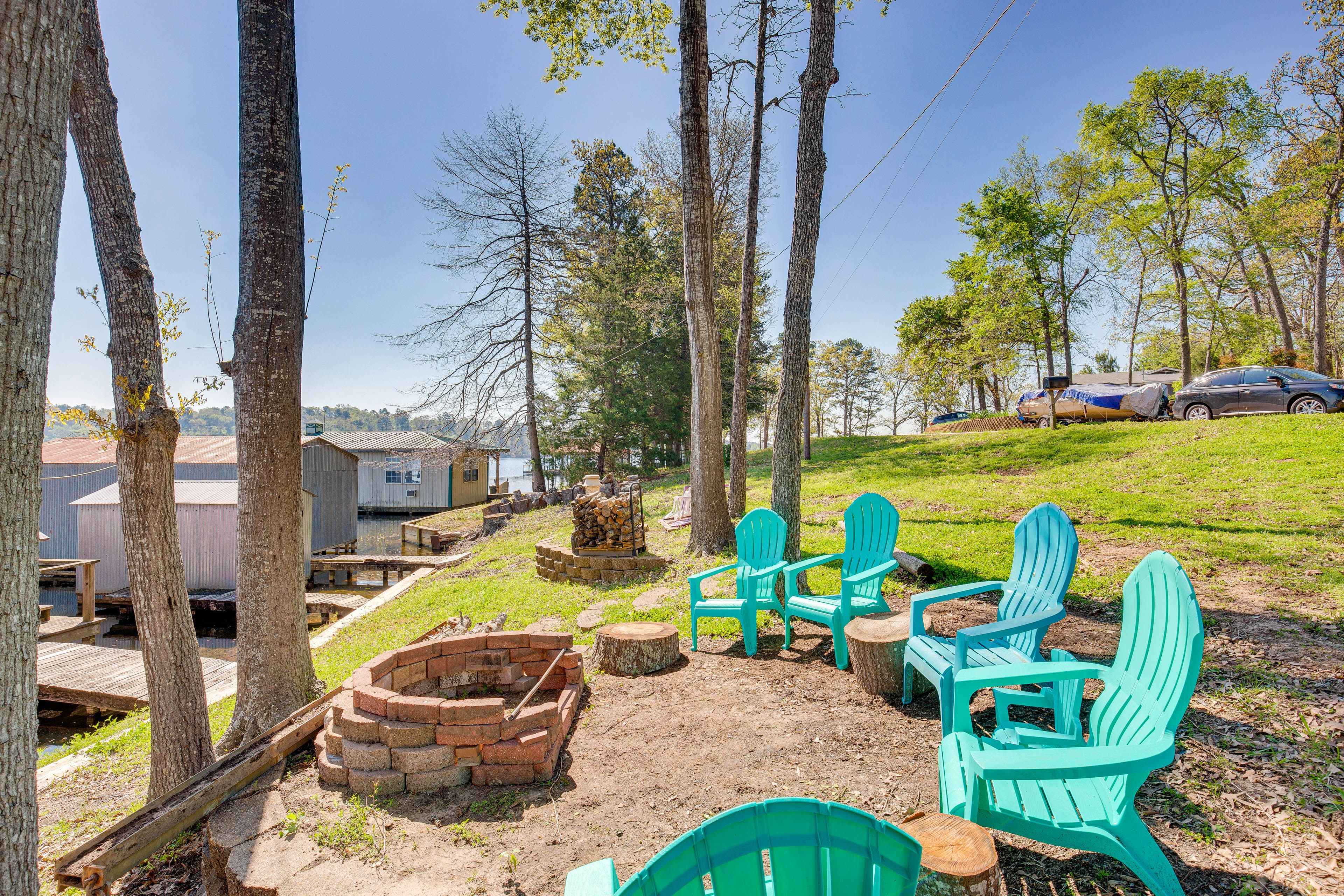Private Fire Pit | On-Site Lake Access | Kayaks | Close to Public Boat Ramp