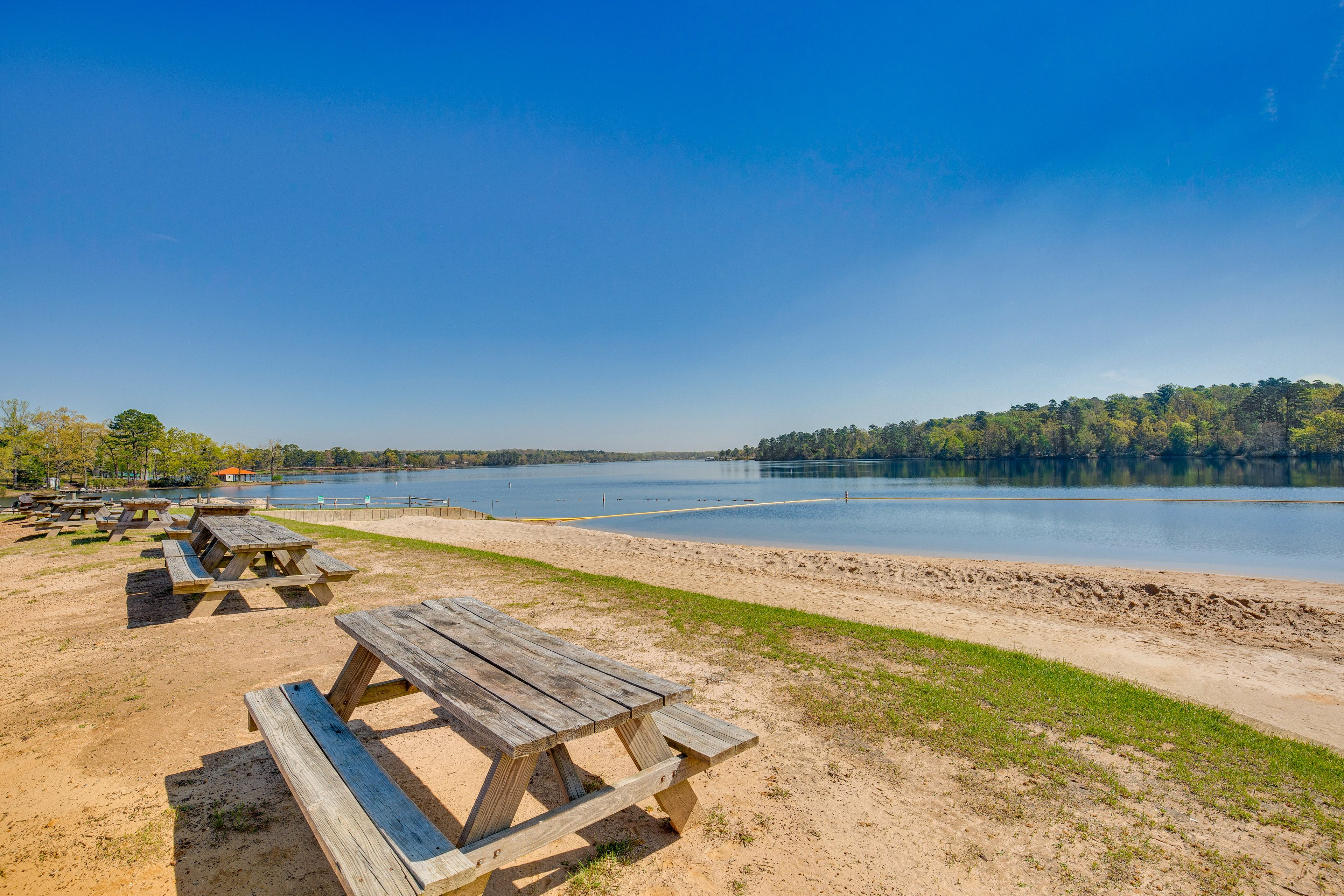 Close to Lake Beach & Boat Ramp