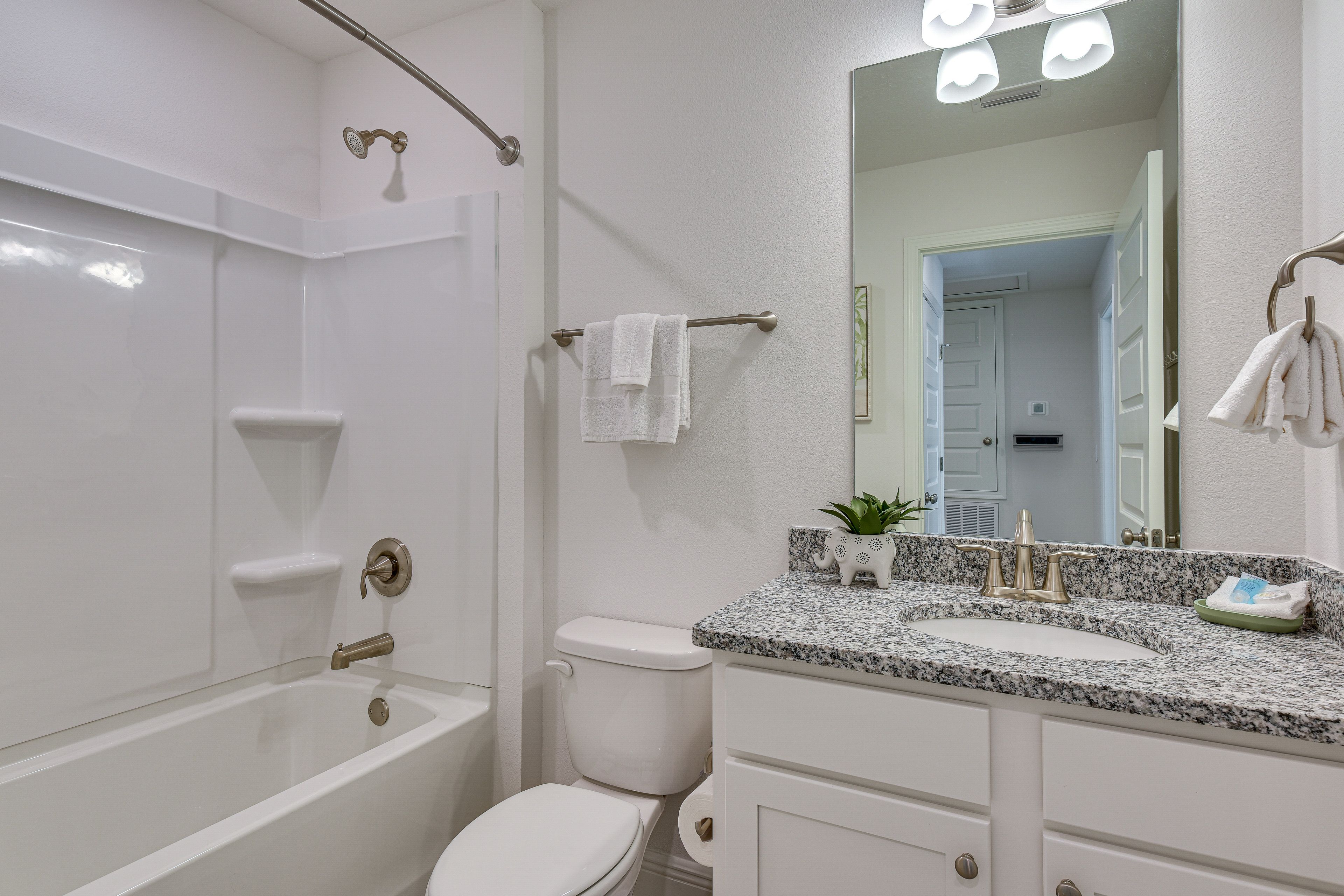 Full Bathroom | 2nd Floor