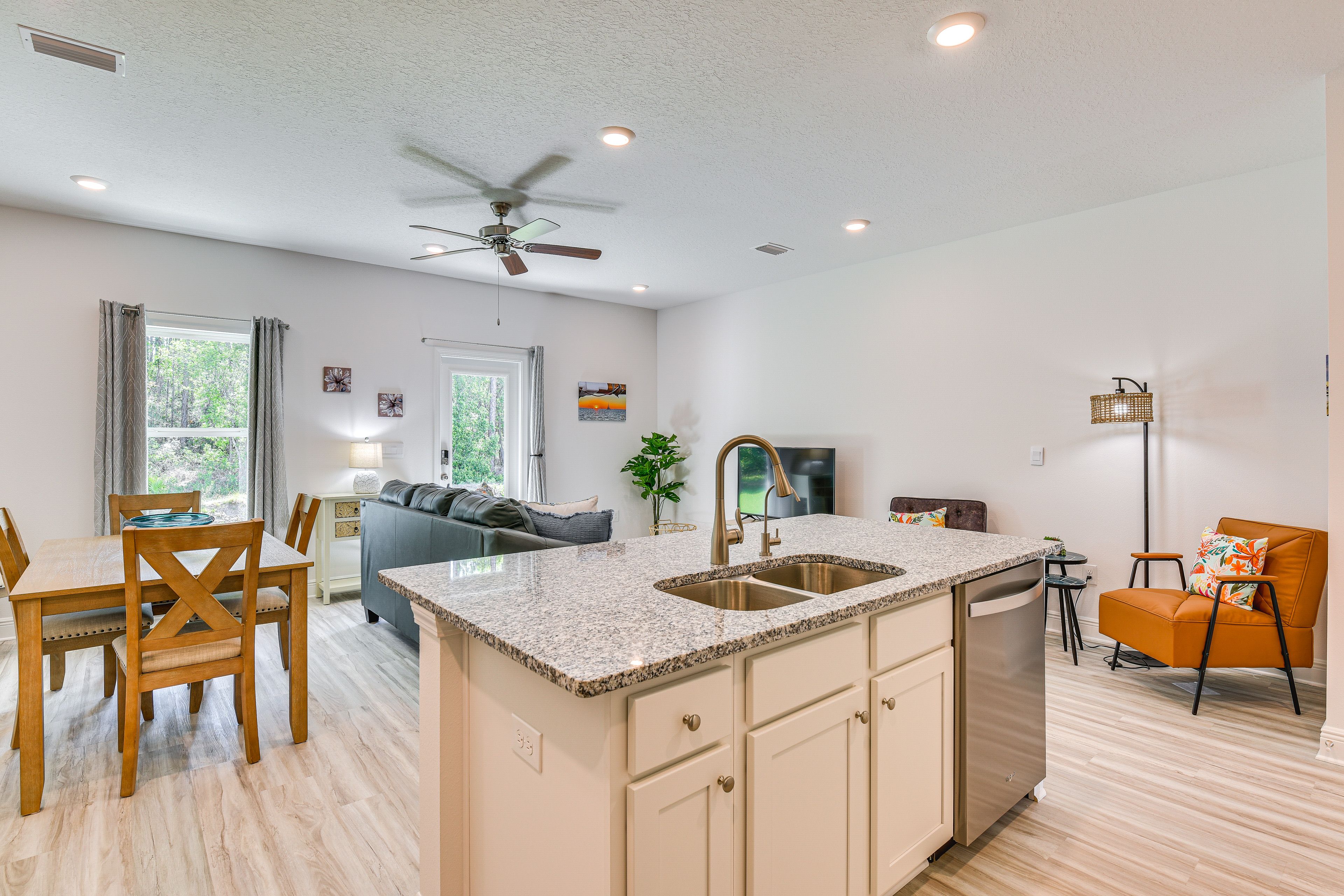 Kitchen | Bar Seating | Keurig & Drip Coffee Makers | 1st Floor