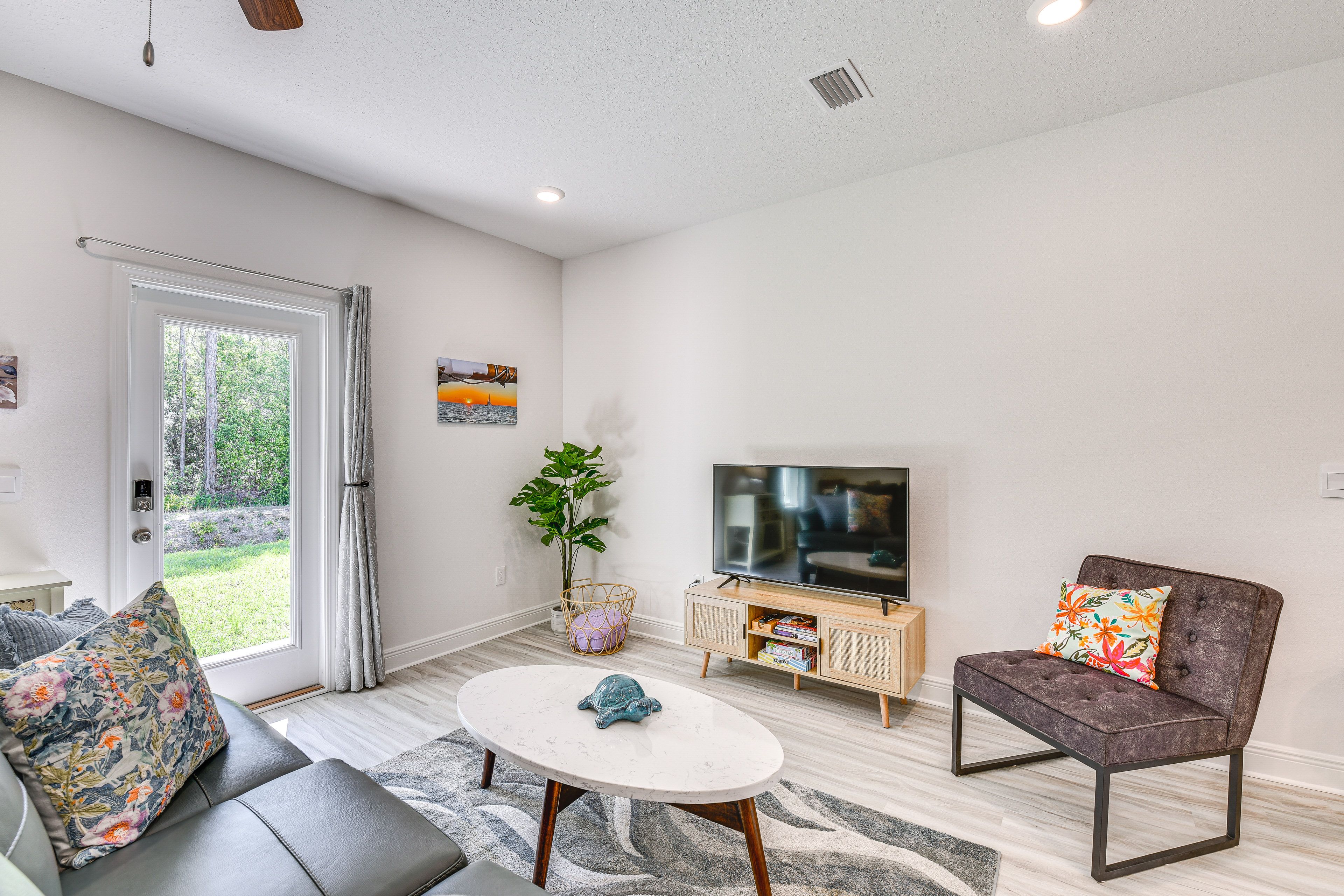 Living Room | Sleeper Sofa | Smart TV | 1st Floor