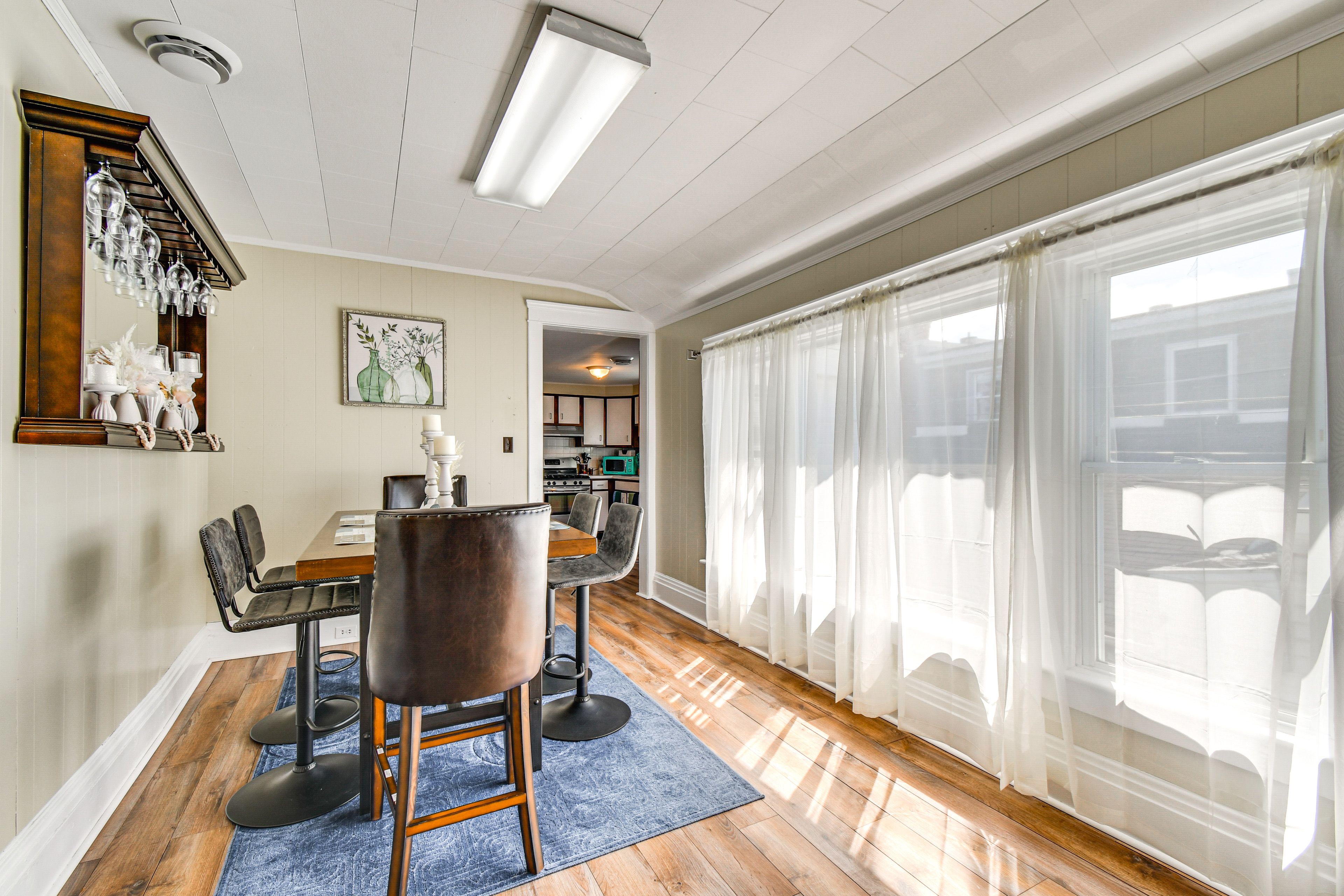 Dining Room | Dishware & Flatware Provided